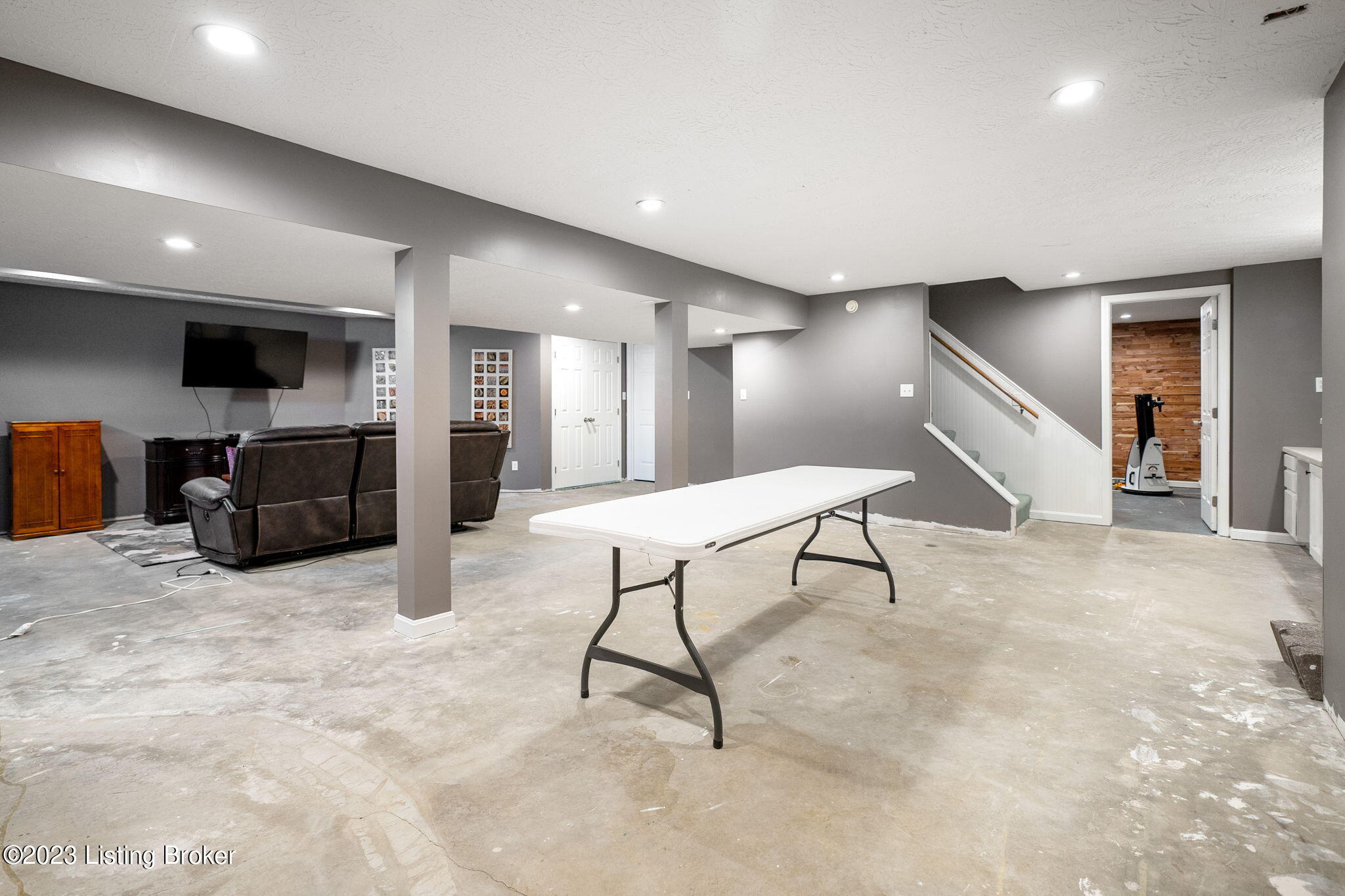 4900 Centerfield Ct