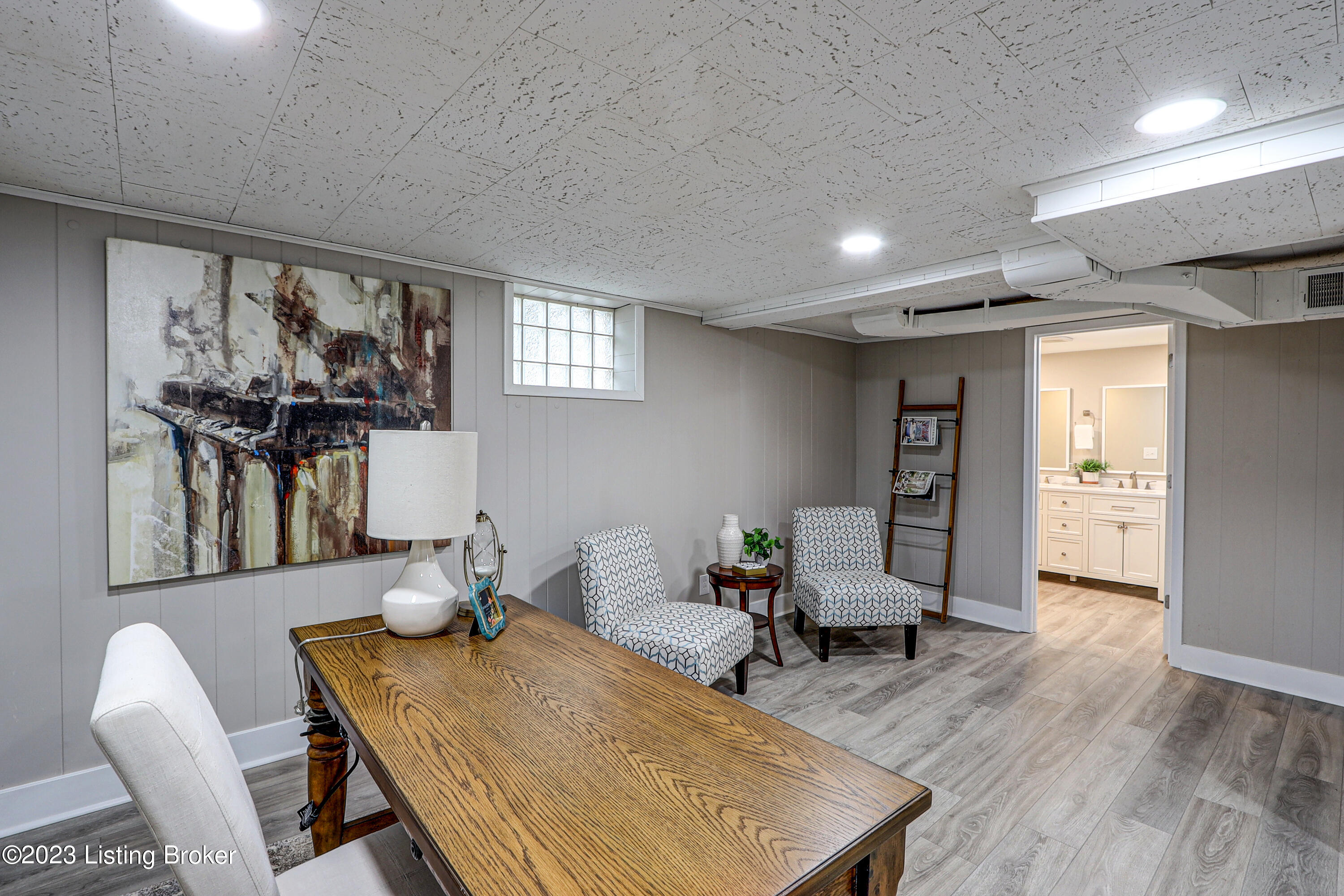 2034 Lakeside Dr