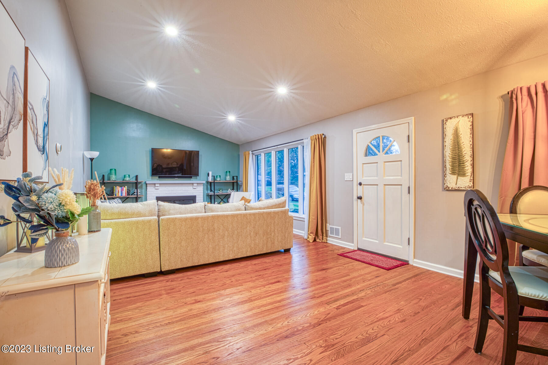 606 Willowbrook Rd