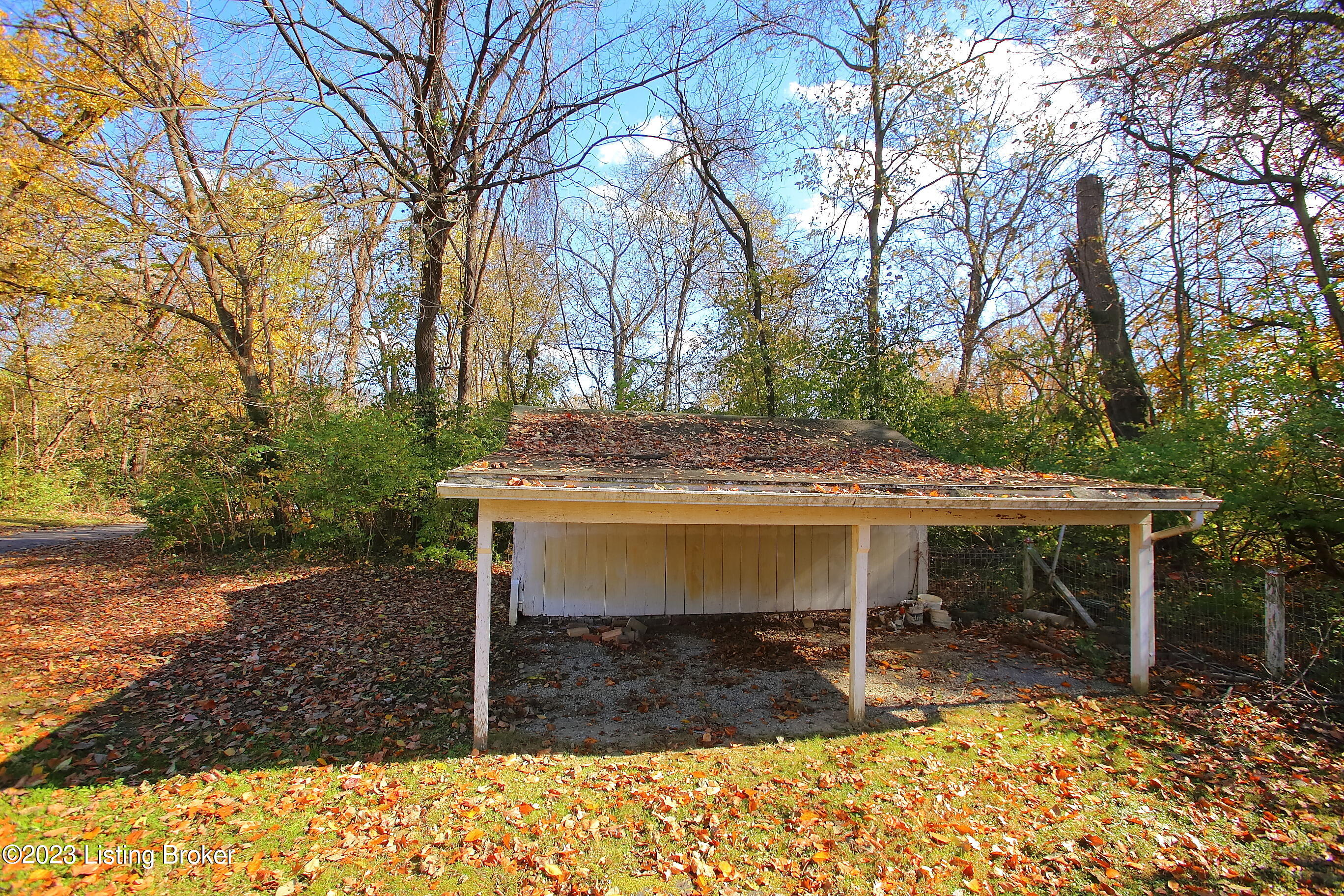 301 Saunders Ave