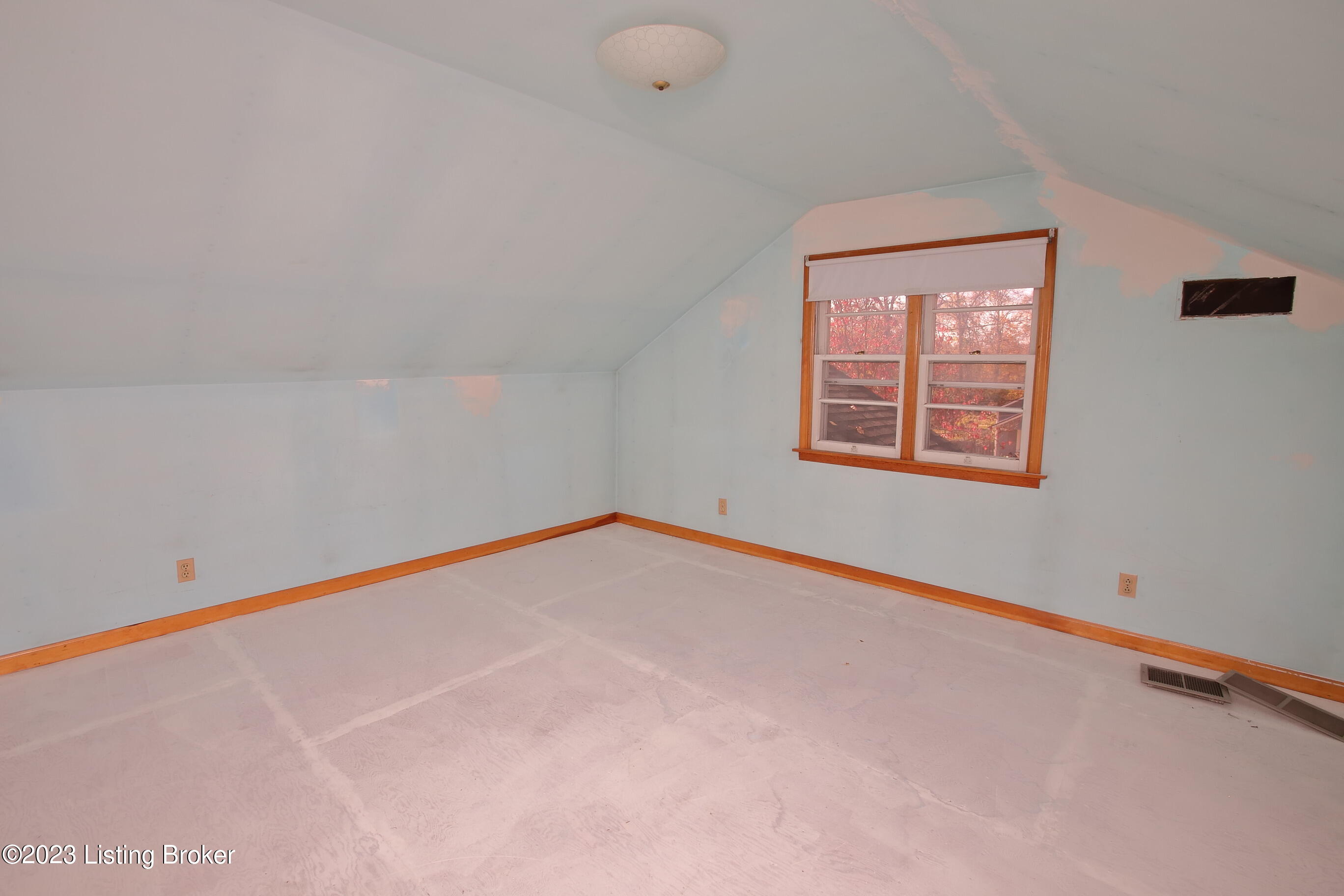301 Saunders Ave