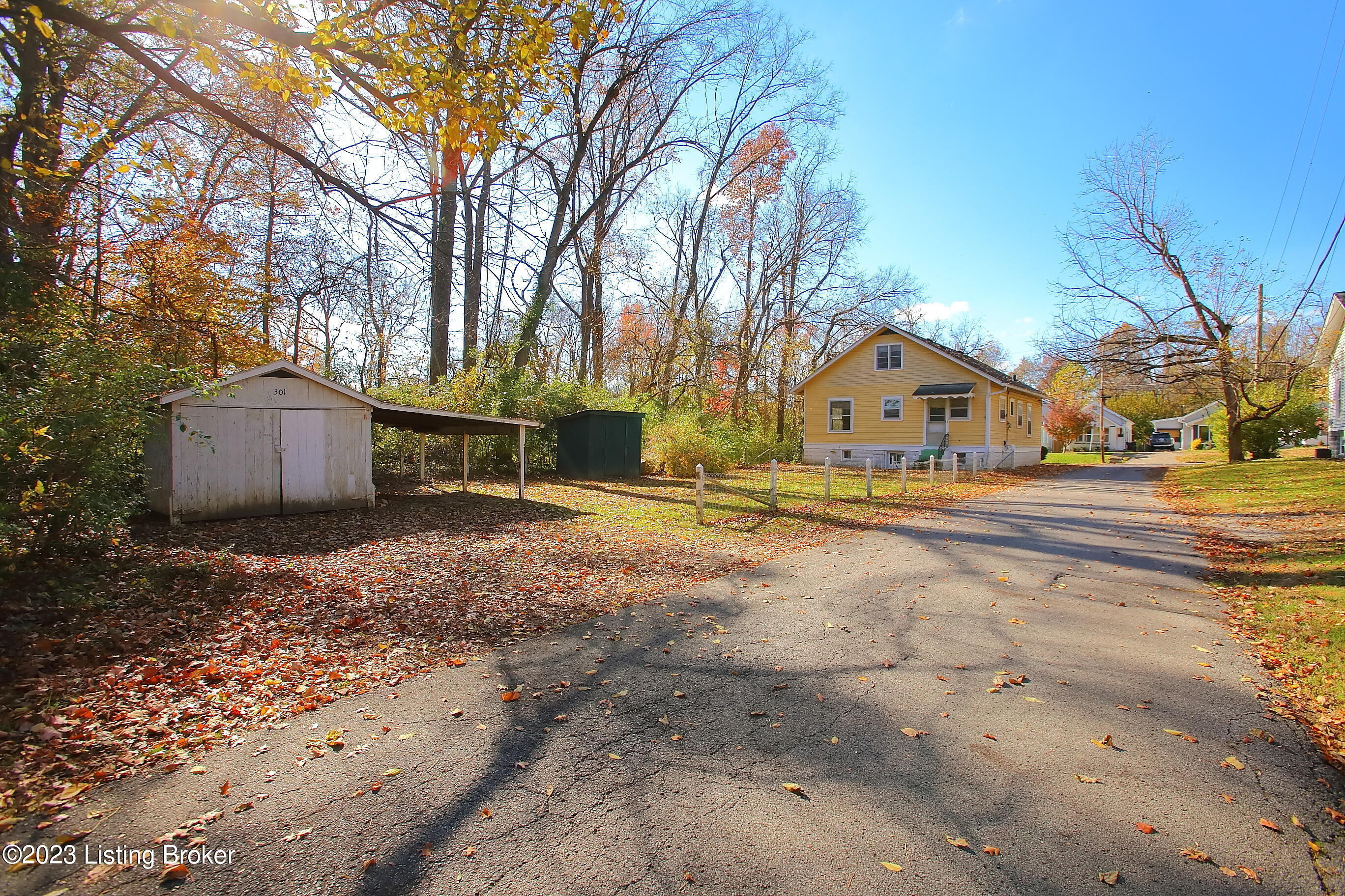 301 Saunders Ave