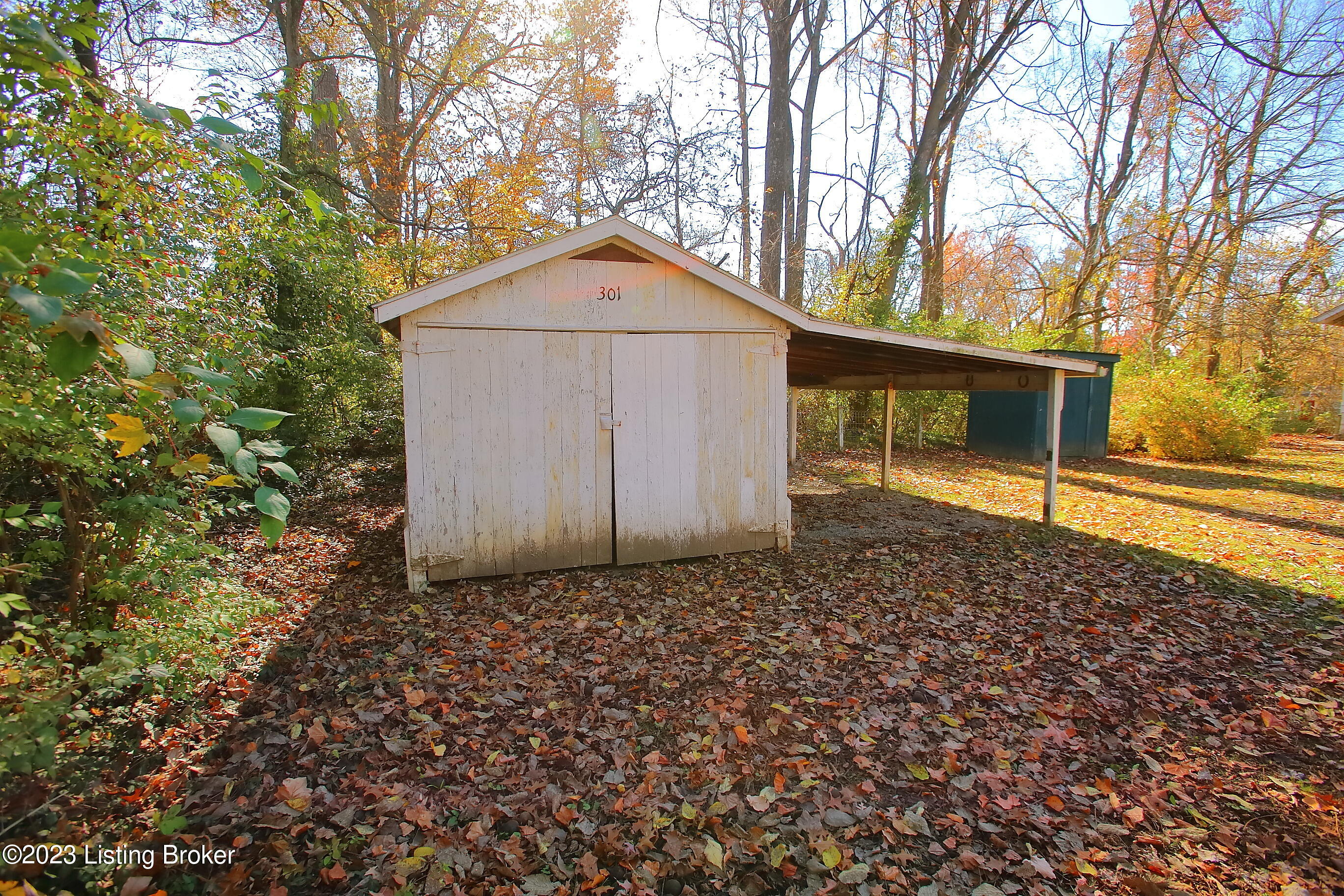 301 Saunders Ave