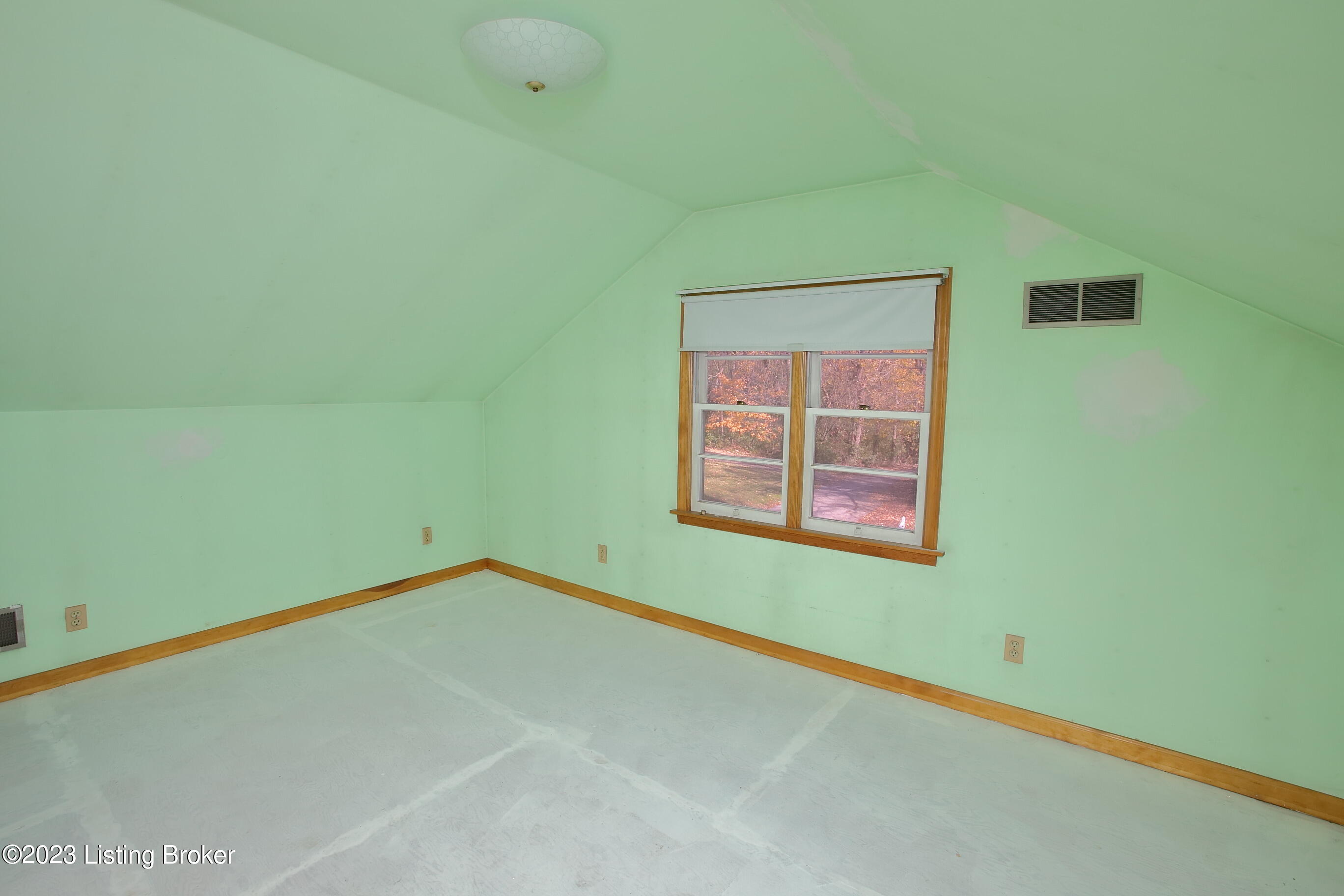 301 Saunders Ave