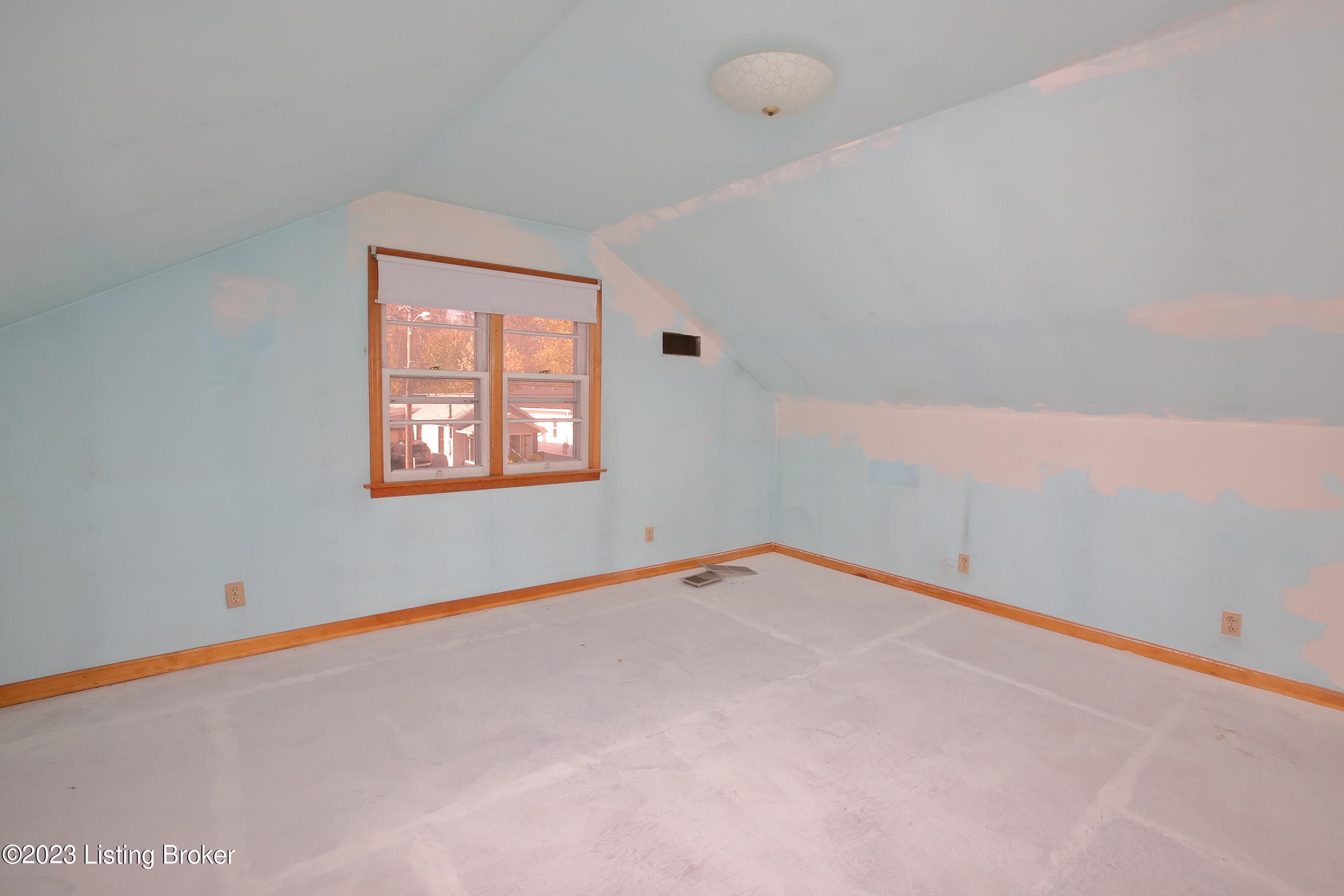 301 Saunders Ave