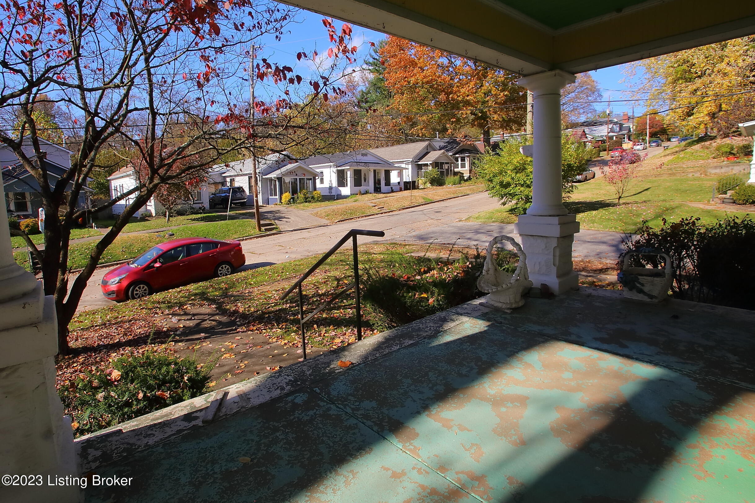 301 Saunders Ave