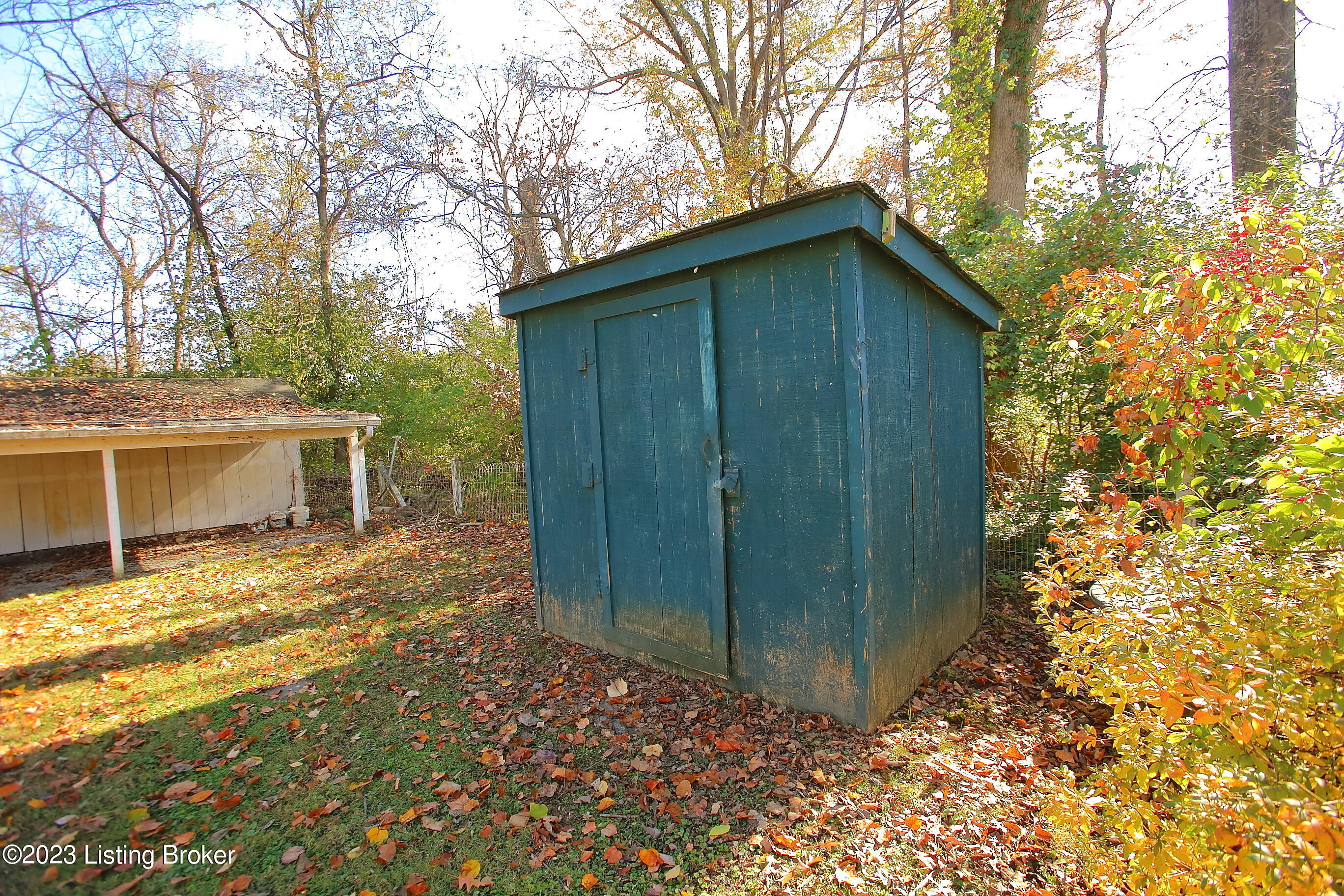 301 Saunders Ave