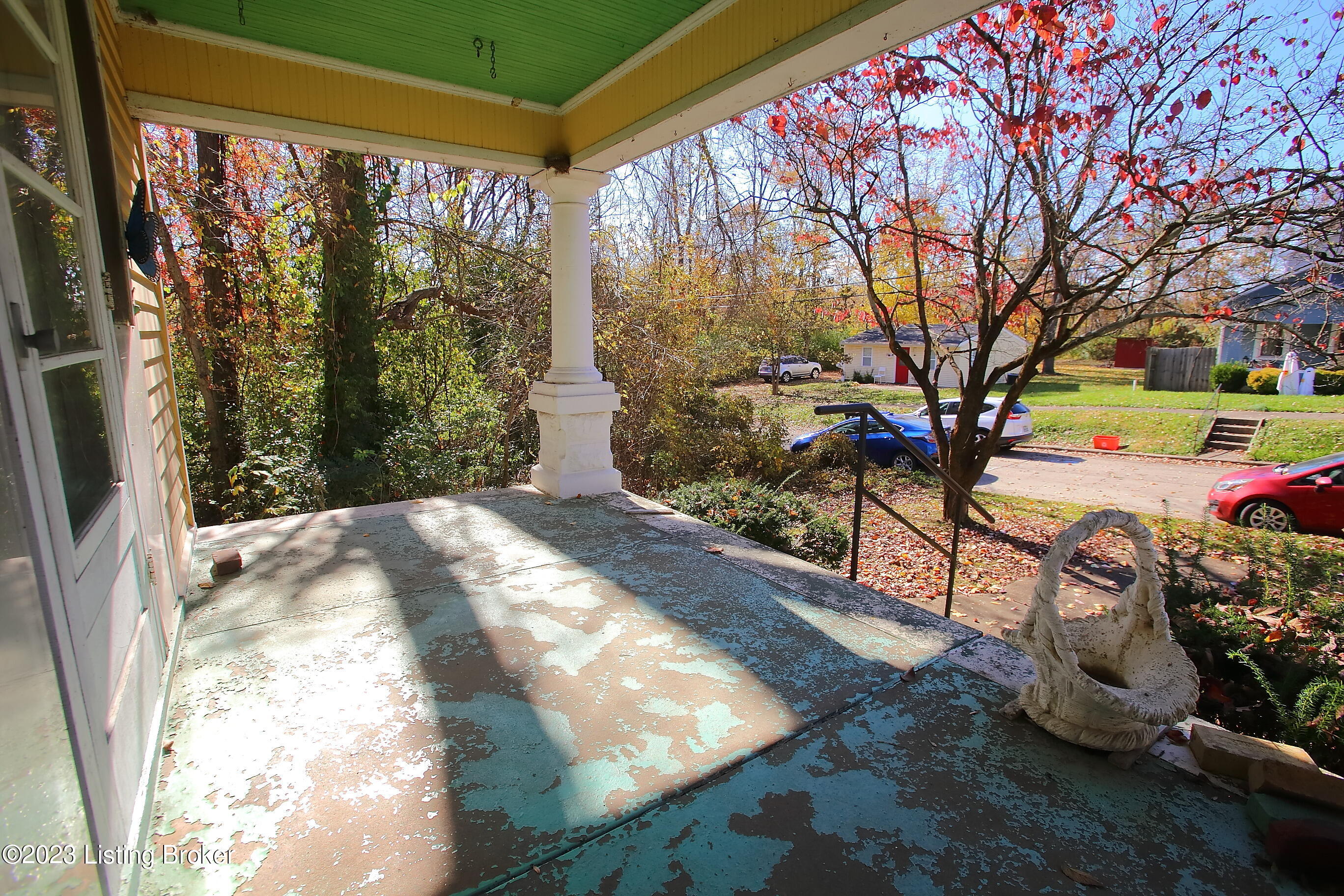 301 Saunders Ave