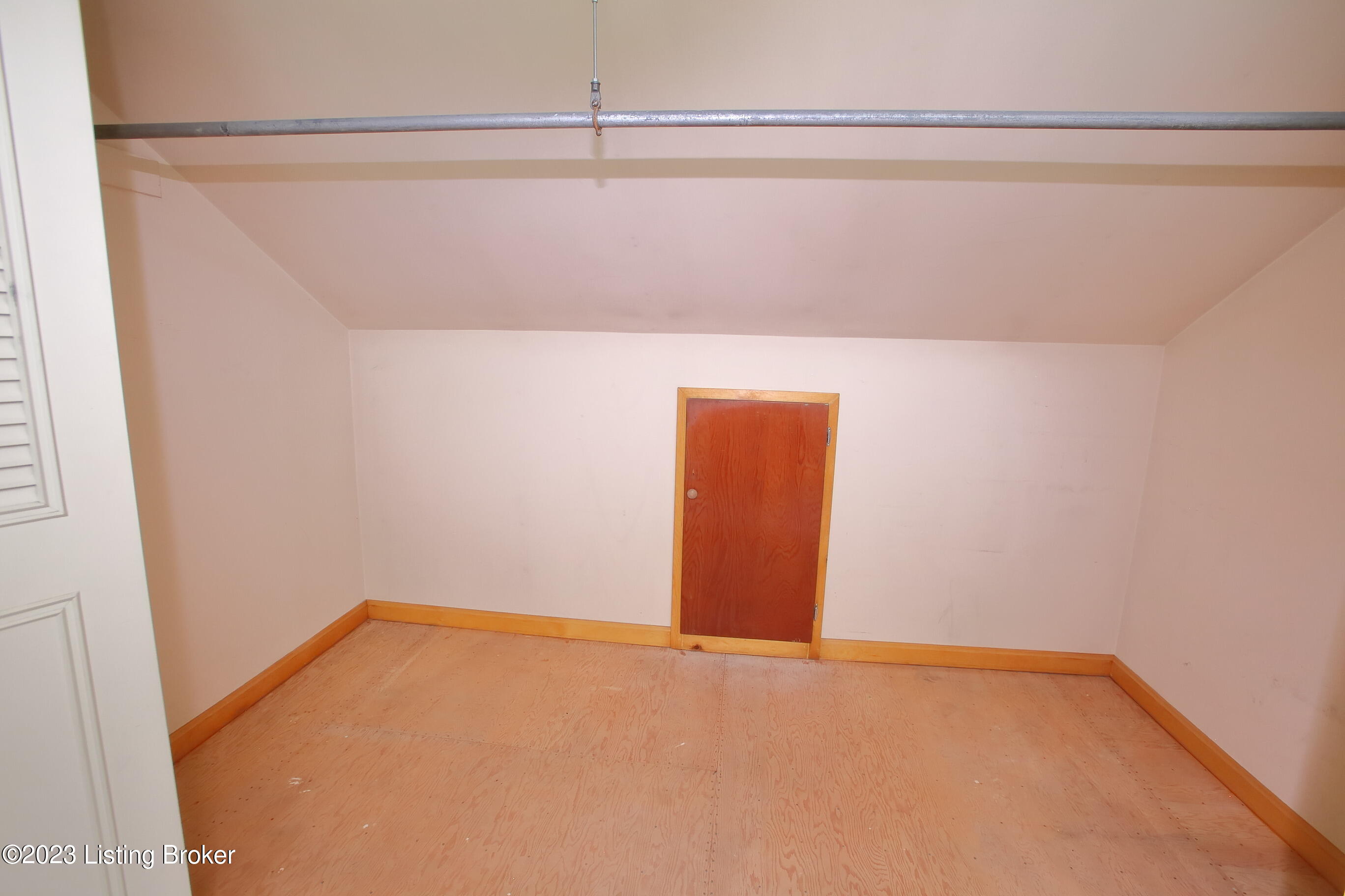 301 Saunders Ave