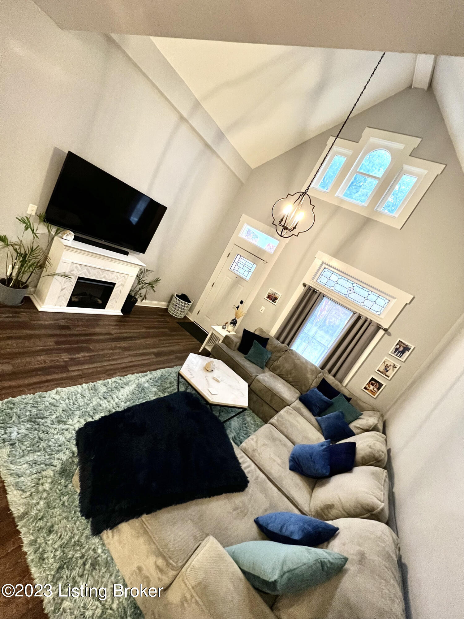 152 Vernon Ave