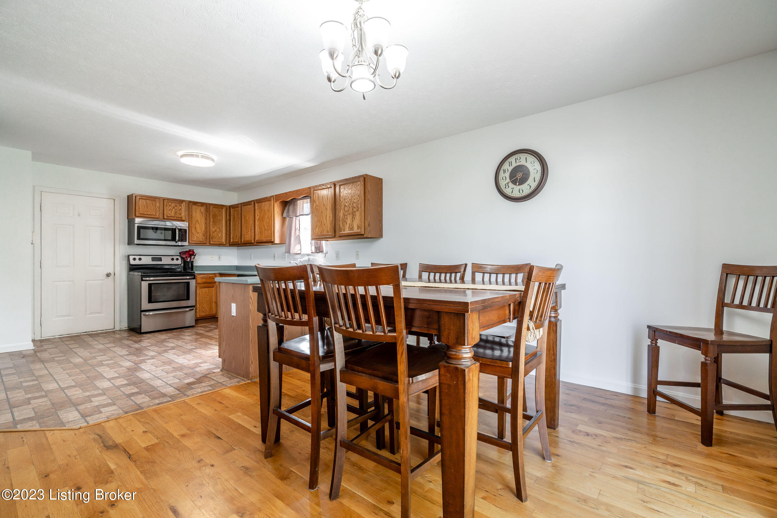 6502 Bridleview Cir