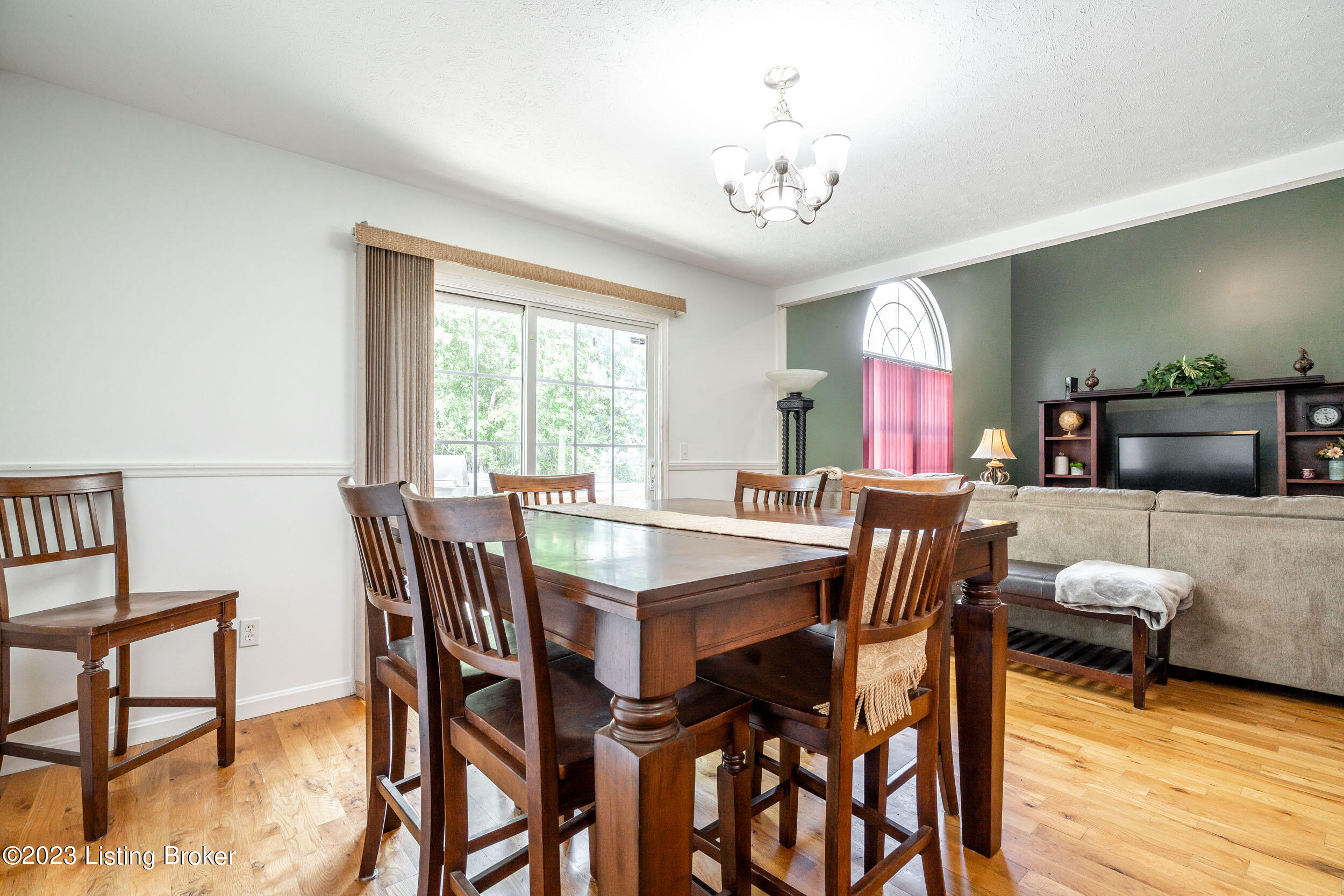 6502 Bridleview Cir