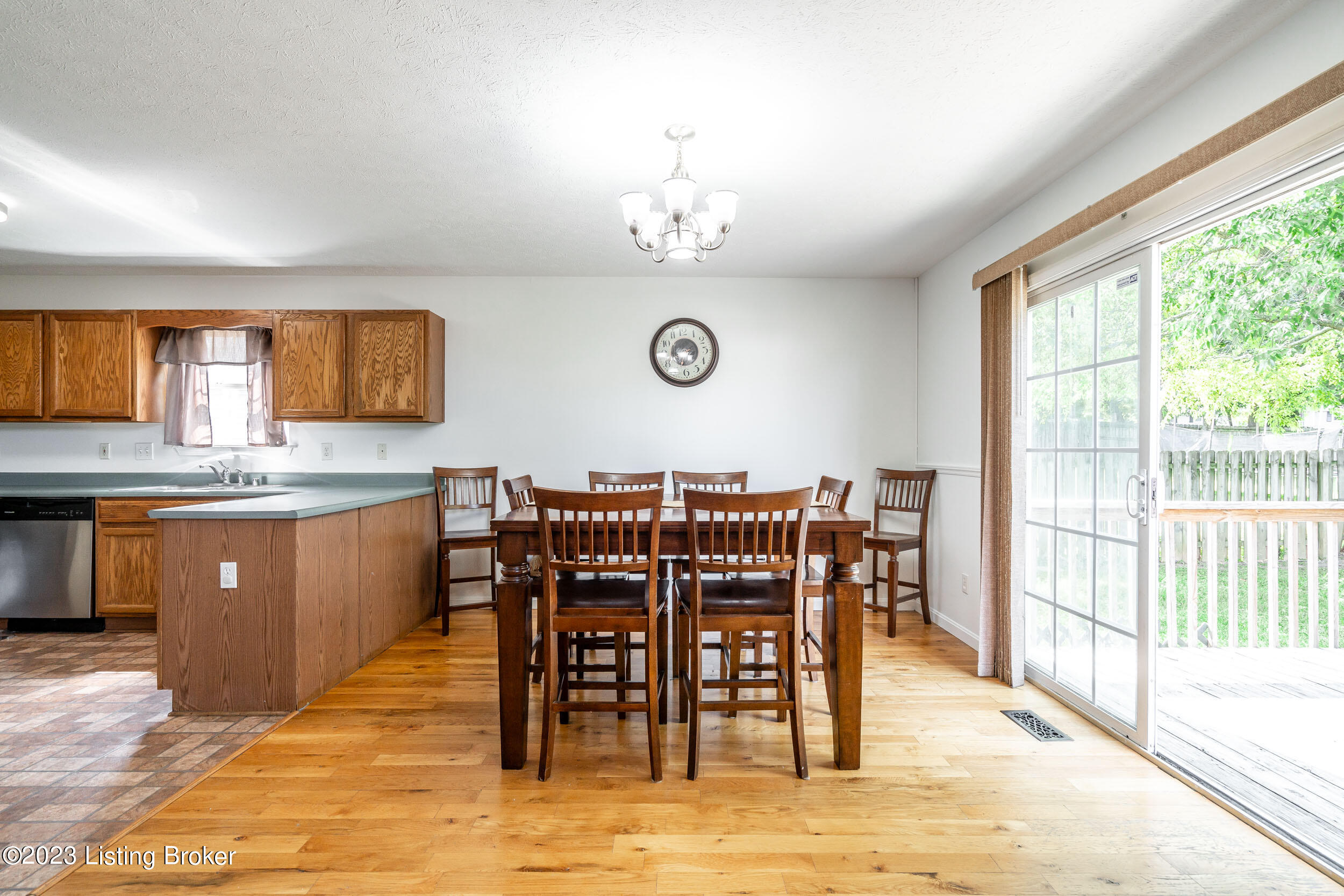 6502 Bridleview Cir