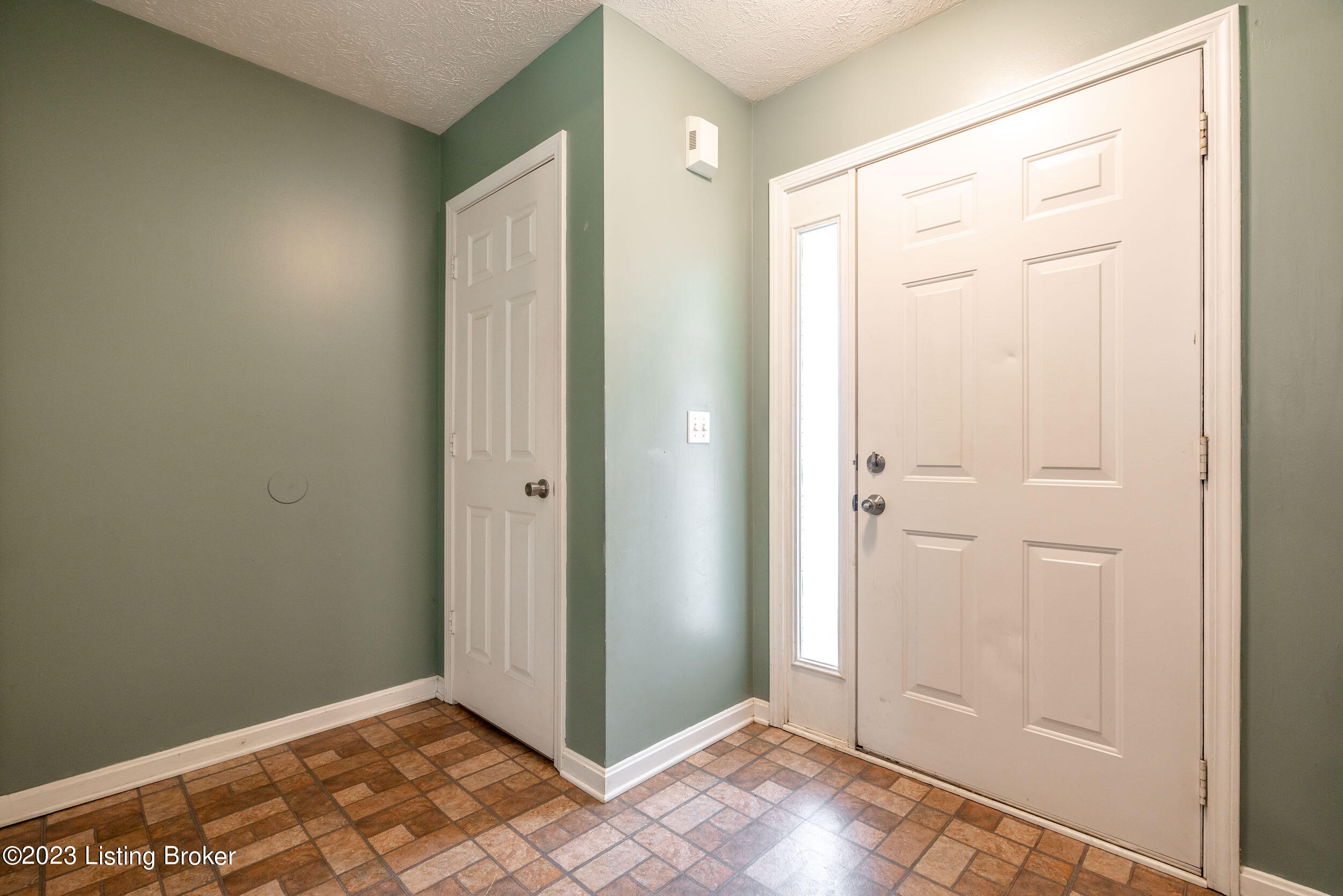 6502 Bridleview Cir