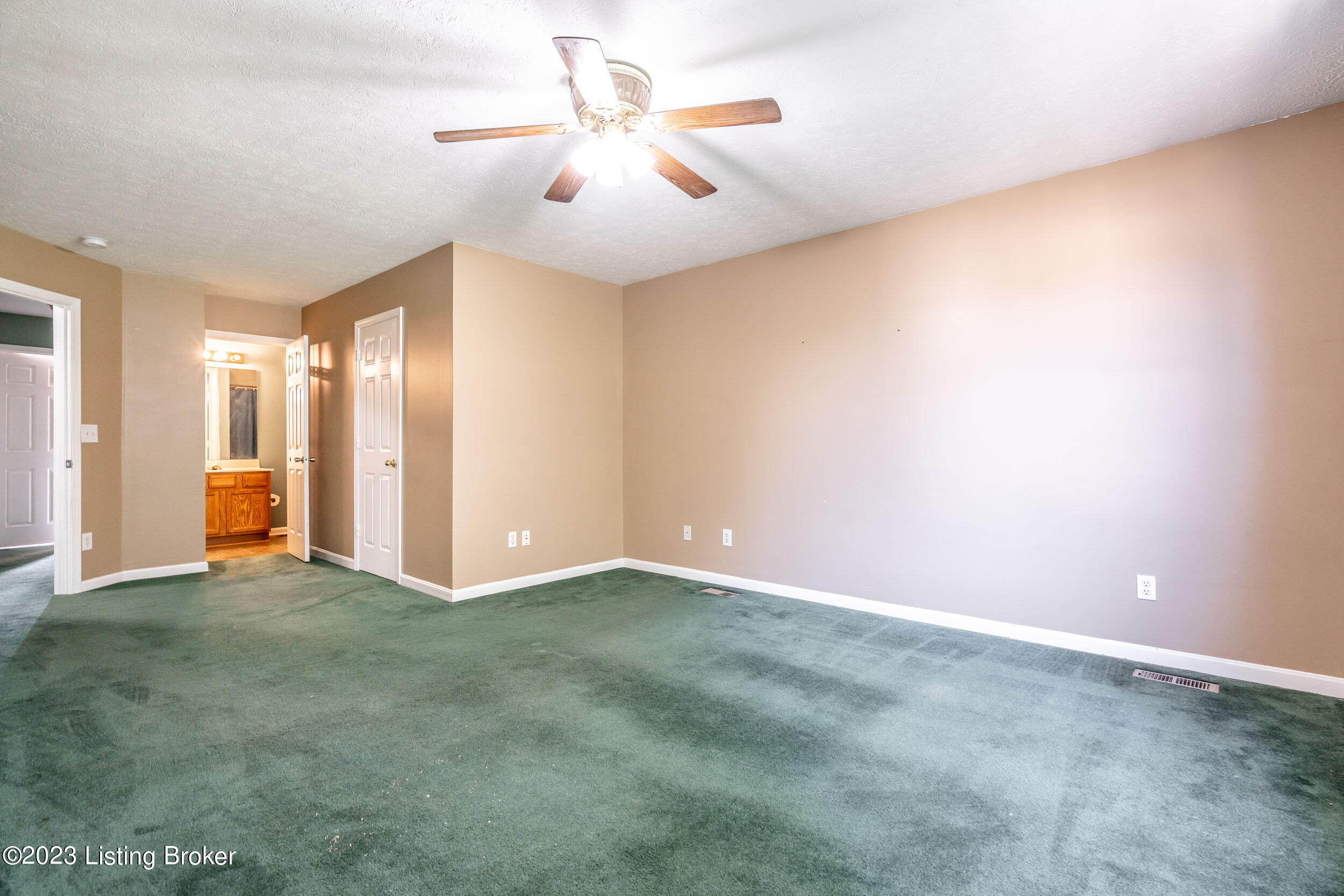 6502 Bridleview Cir