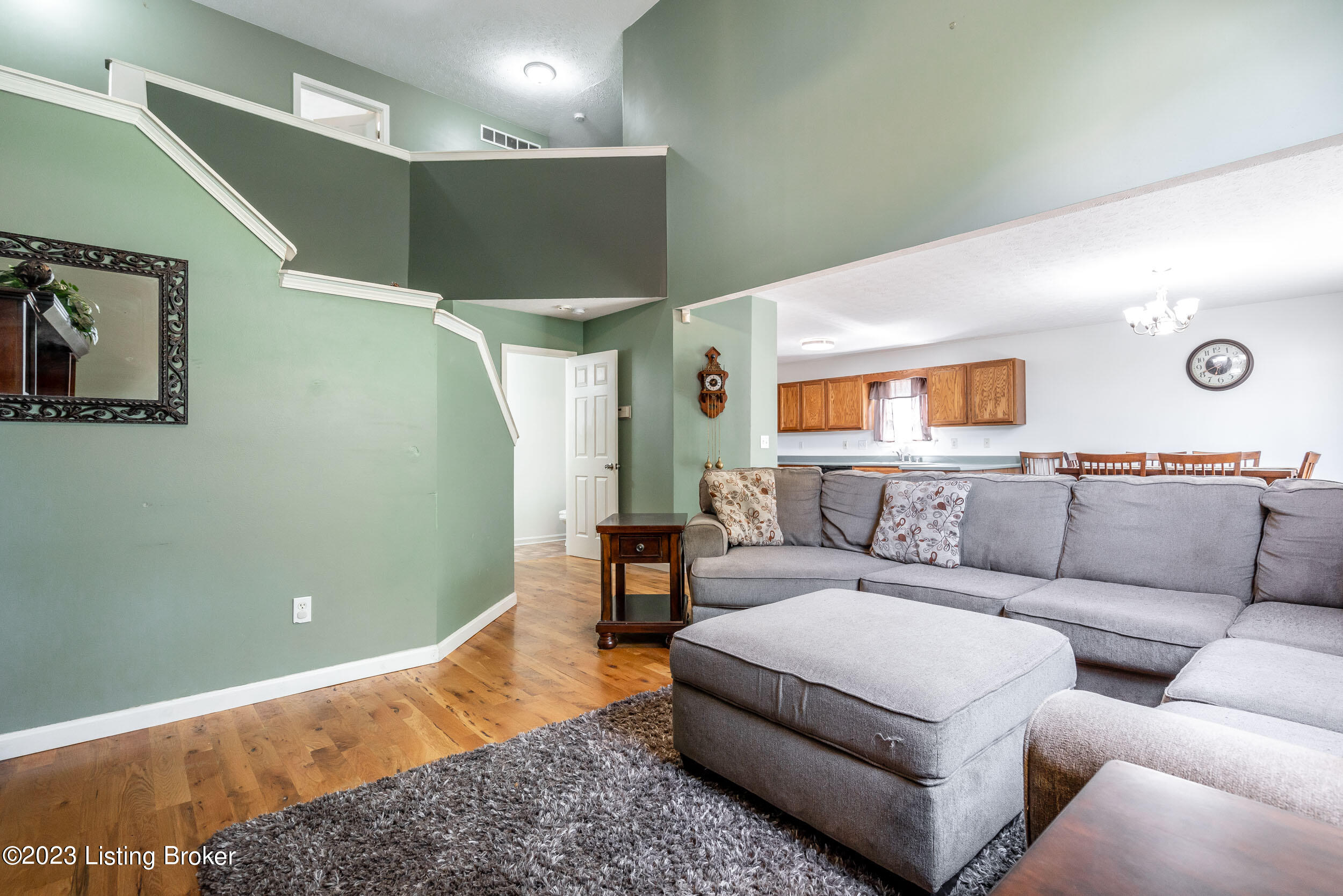 6502 Bridleview Cir