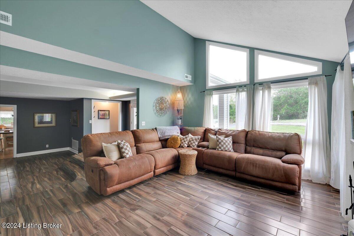 2215 Fox Trail Ct
