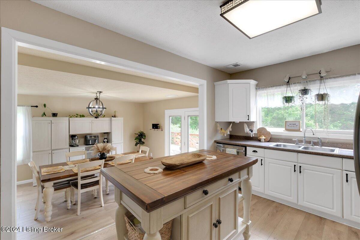 2215 Fox Trail Ct