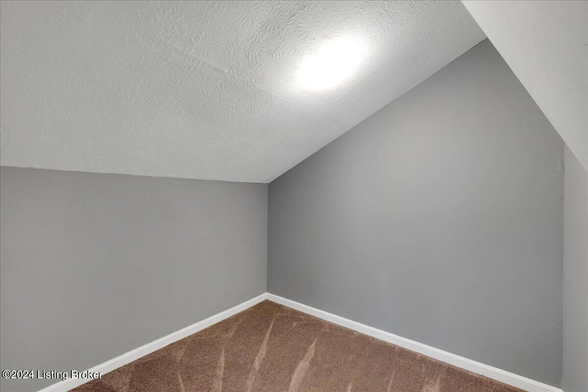 2215 Fox Trail Ct