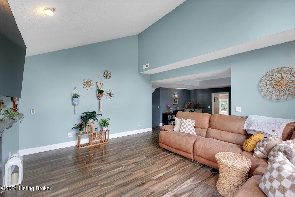 2215 Fox Trail Ct