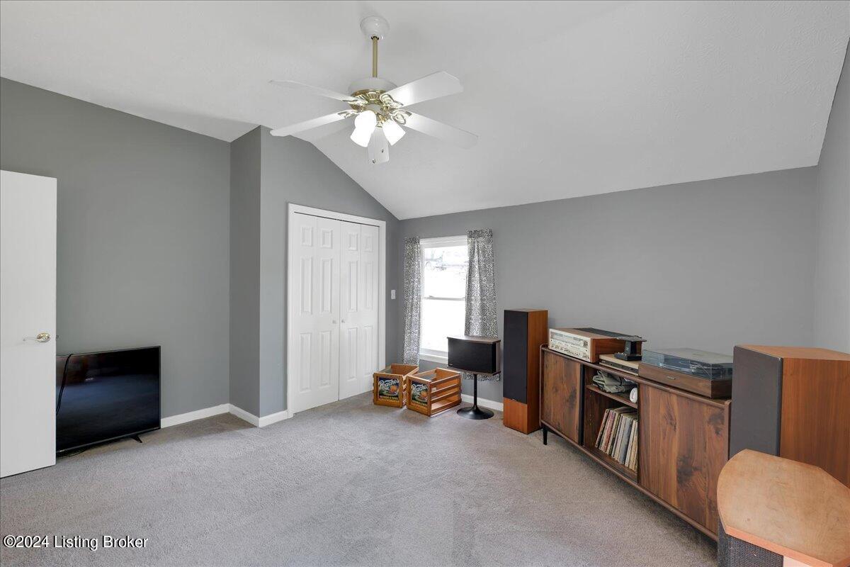 2215 Fox Trail Ct
