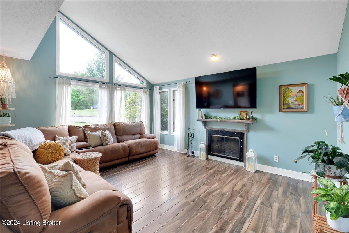 2215 Fox Trail Ct