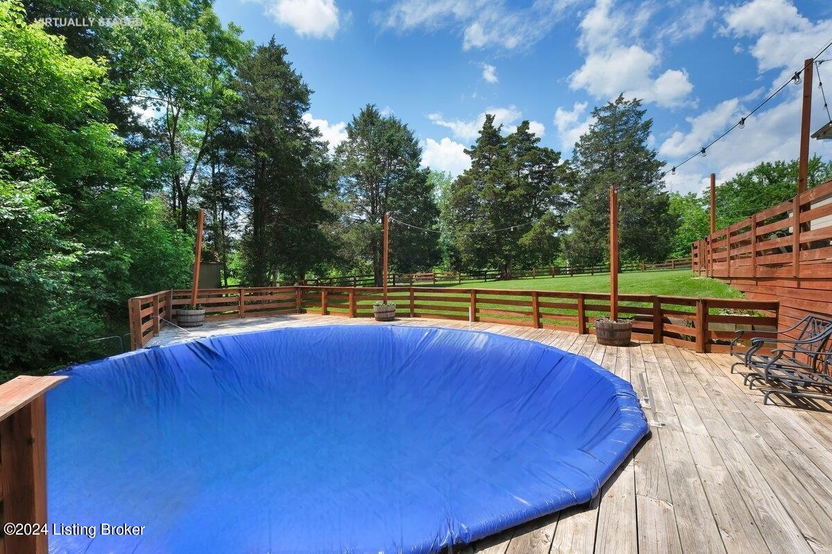 2215 Fox Trail Ct
