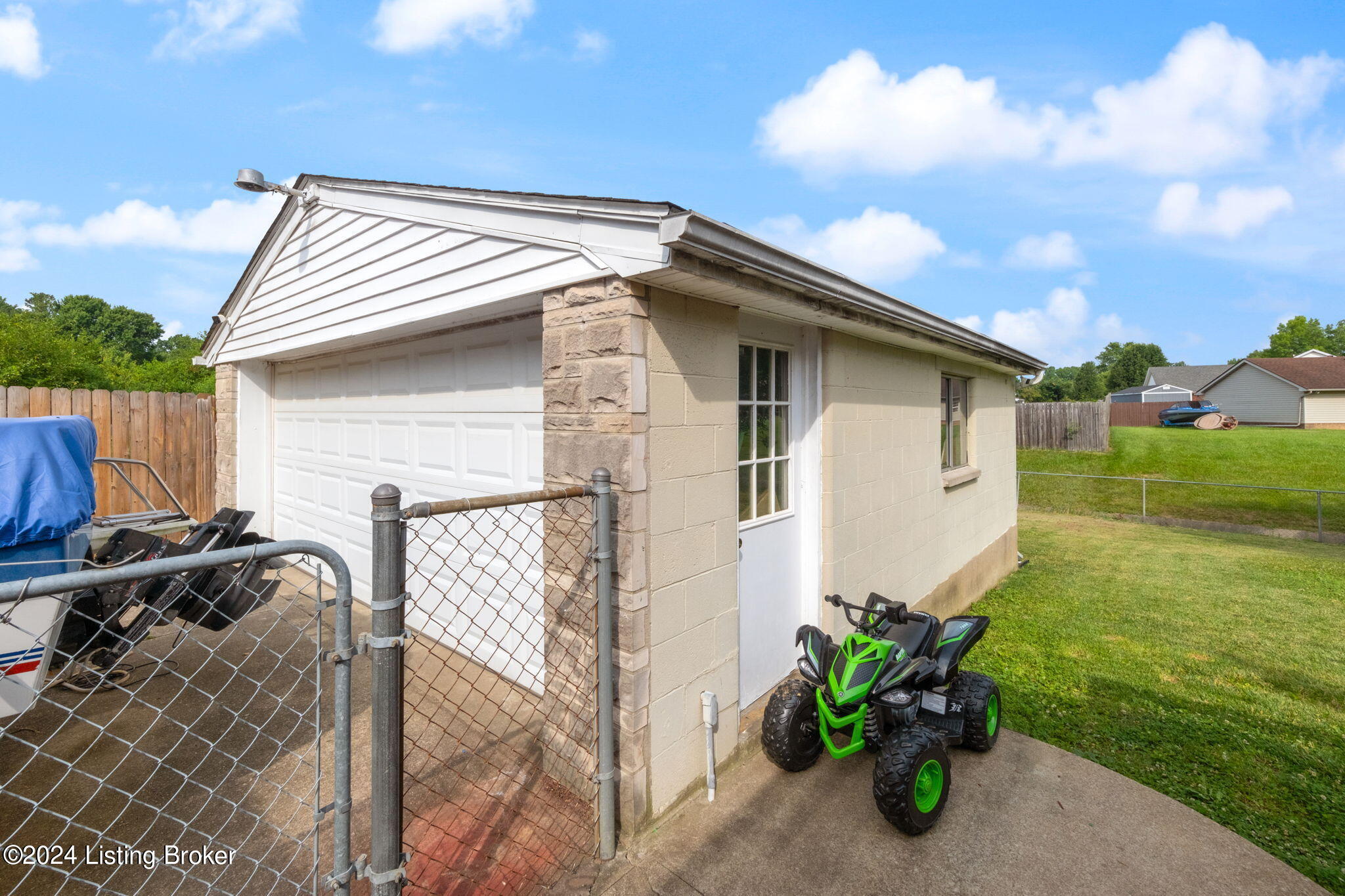 11100 Oliverda Dr