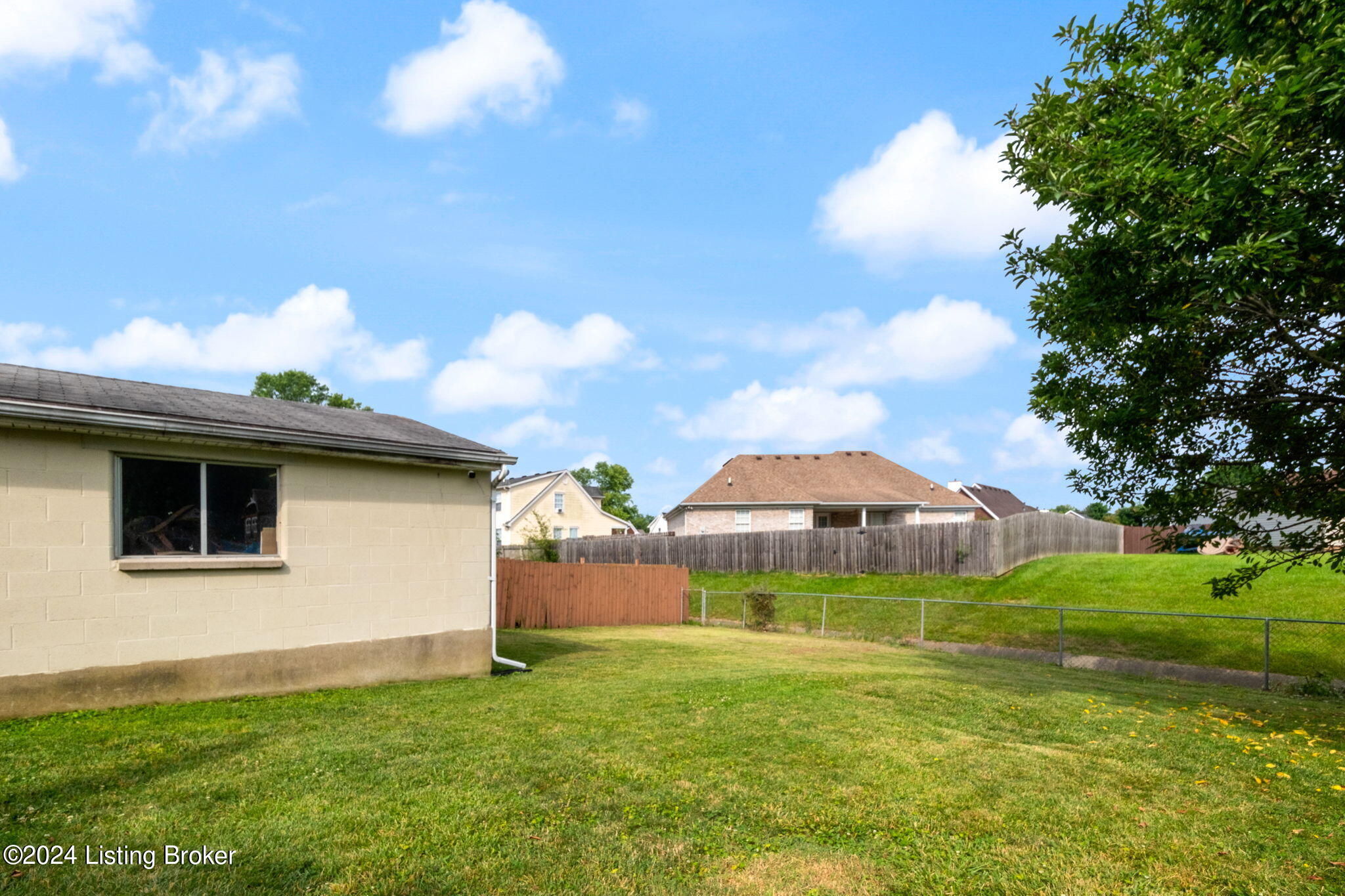11100 Oliverda Dr