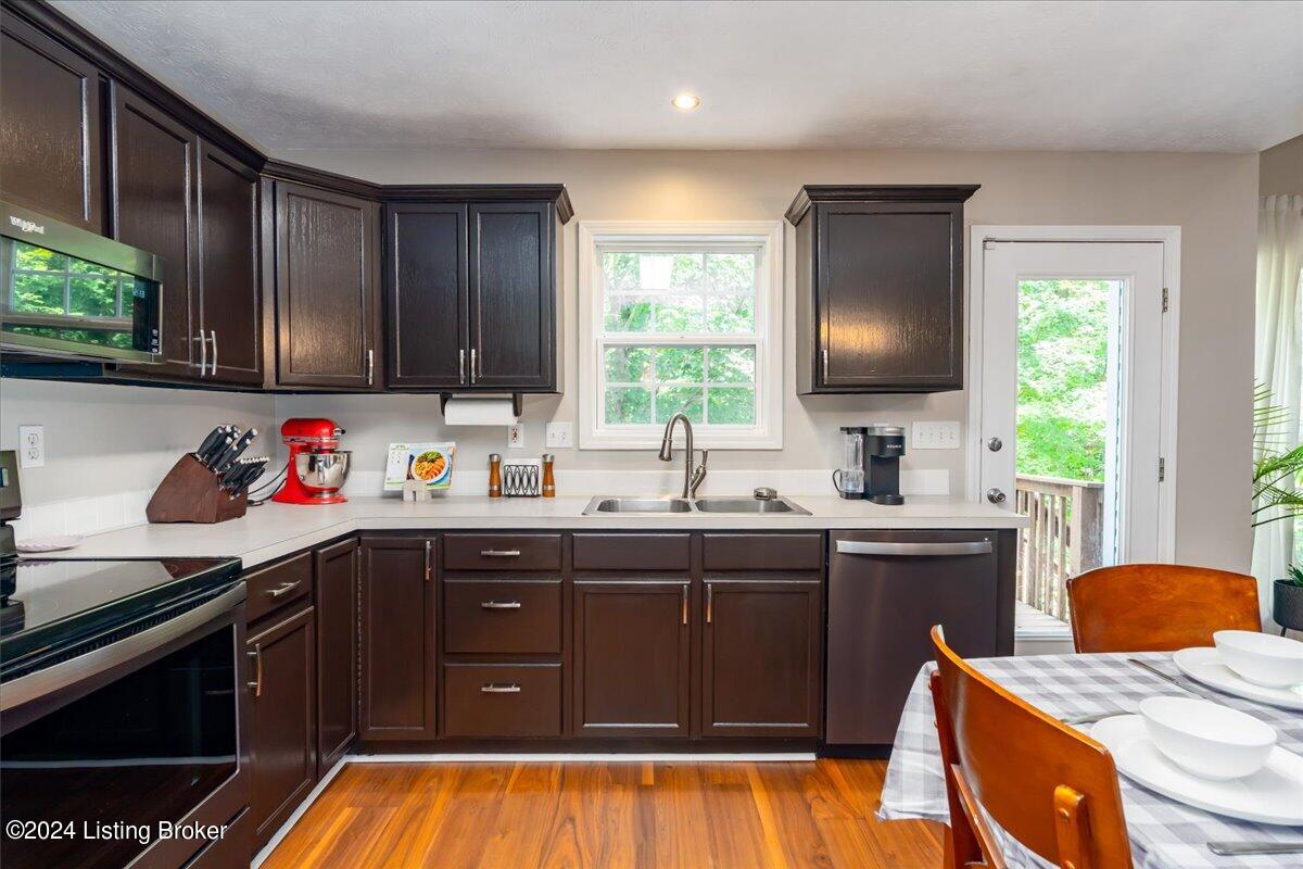 403 Woodland Lakes Dr