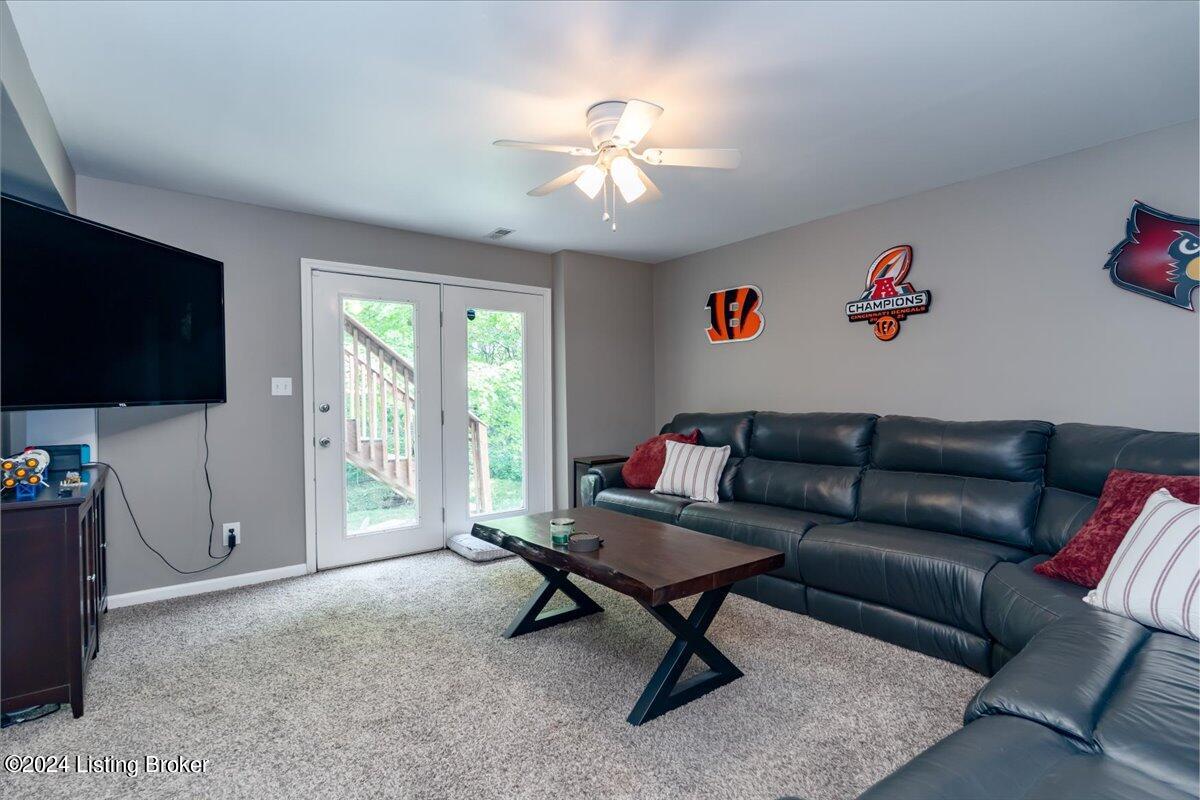 403 Woodland Lakes Dr