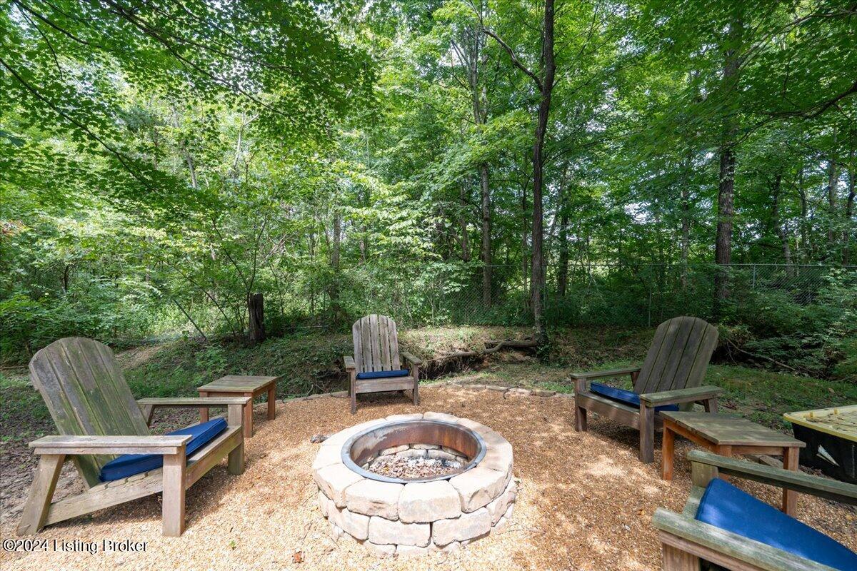 403 Woodland Lakes Dr
