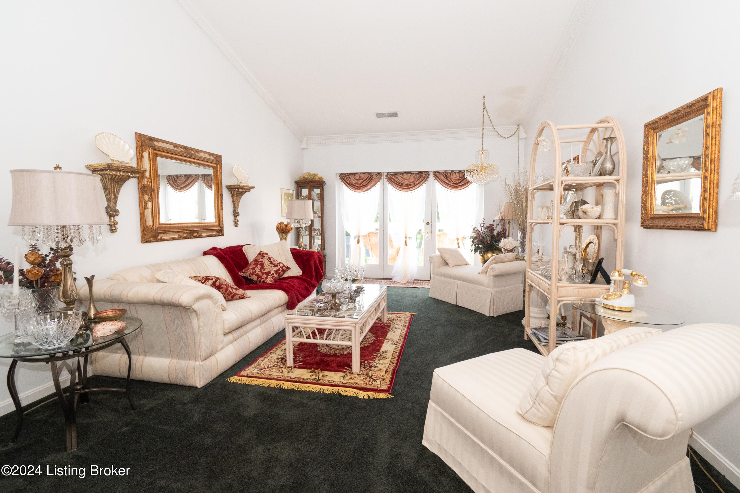 8625 Shelbyville Rd, 204