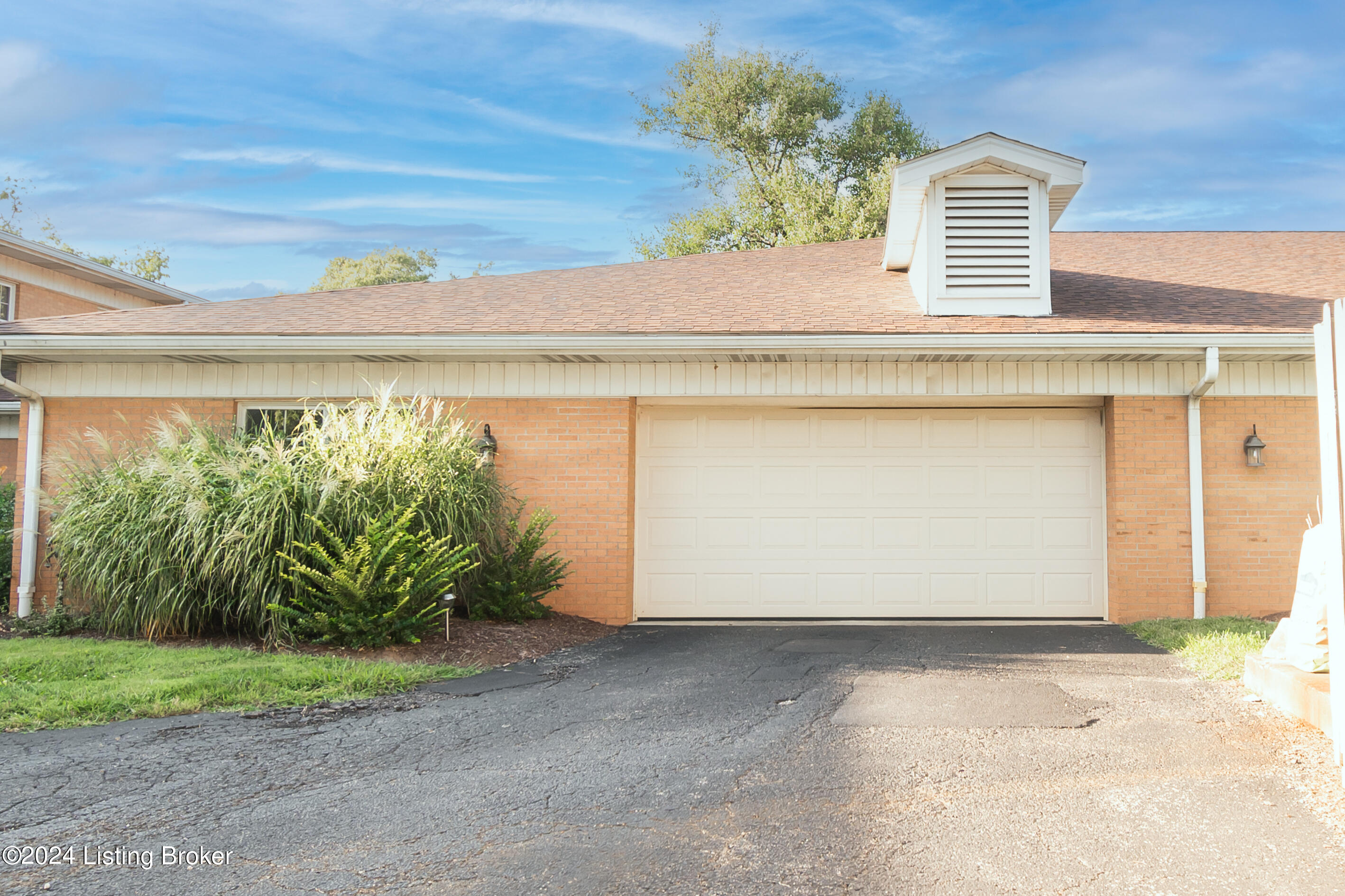 8625 Shelbyville Rd, 204