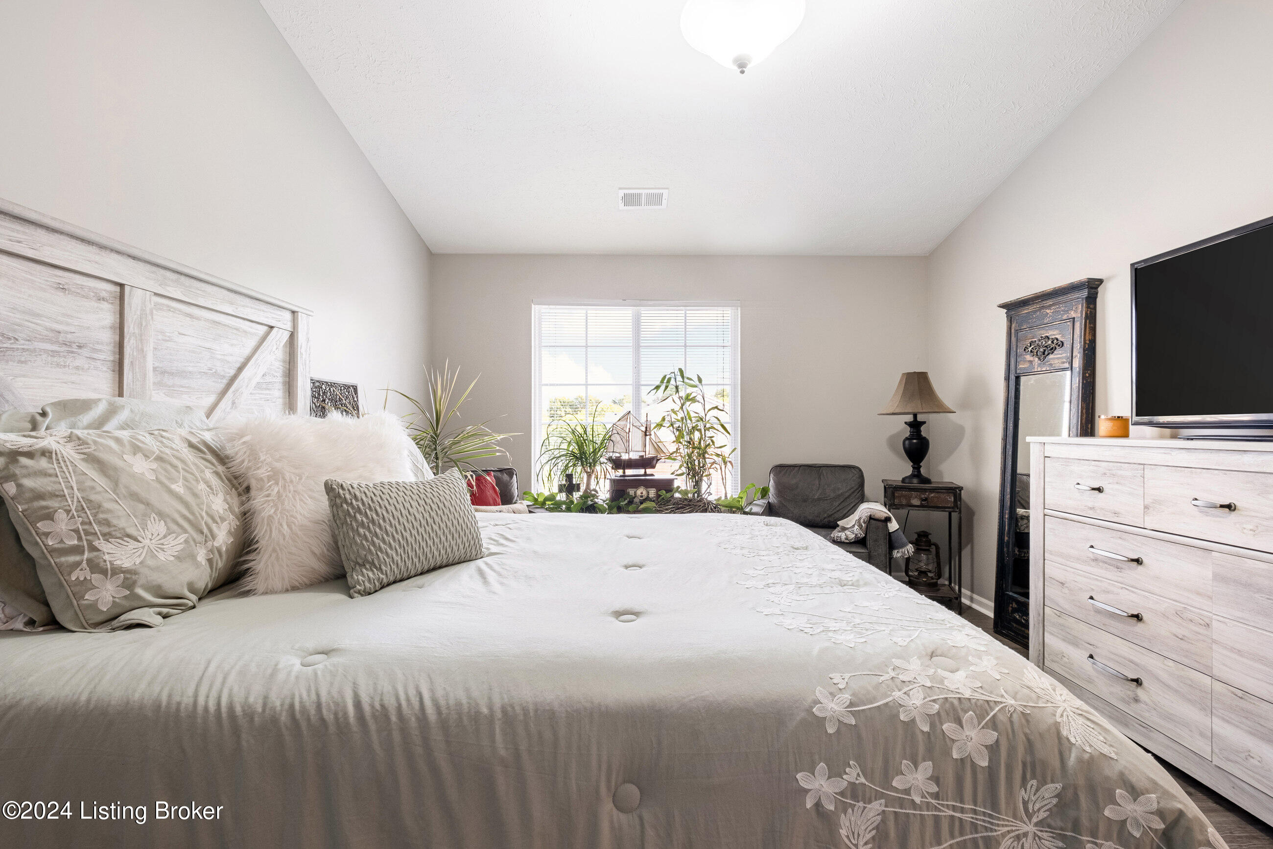 6406 Shelton Cir, 311