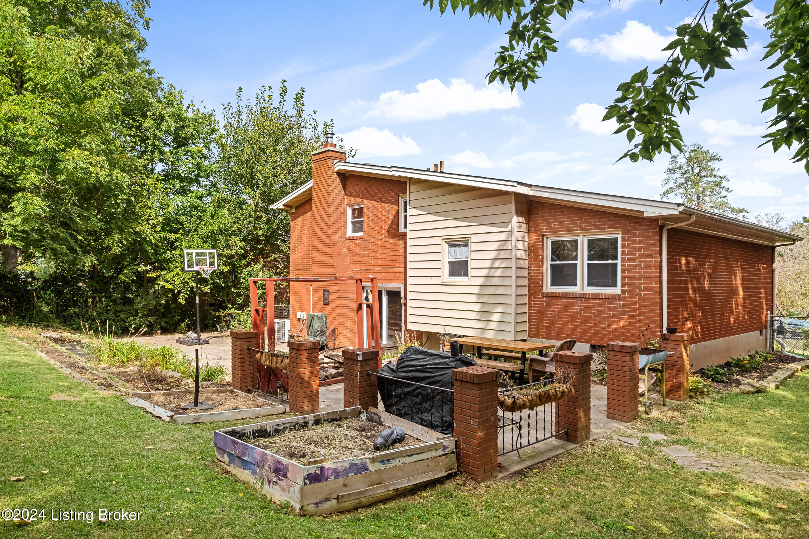 7016 Mountain Ct