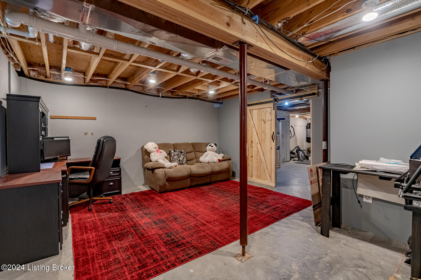 5200 Manor Dr