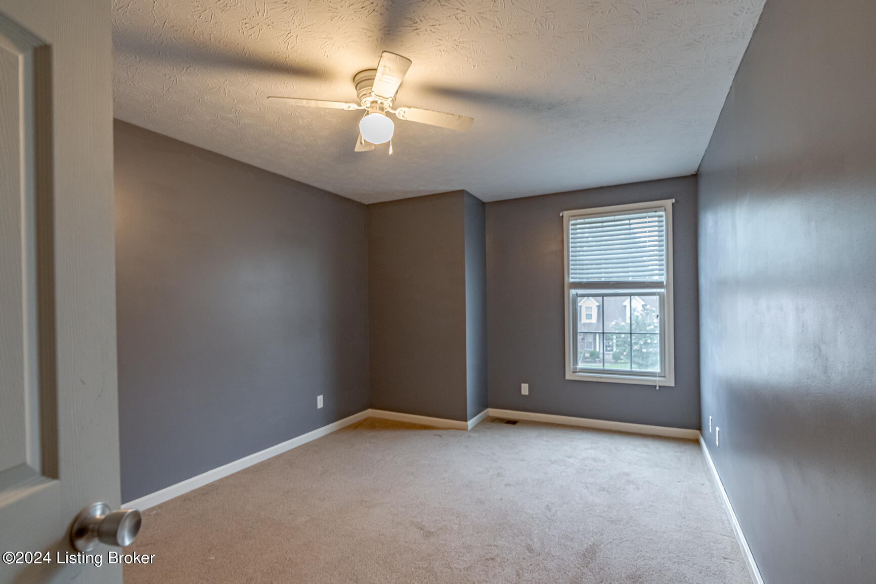 5200 Manor Dr