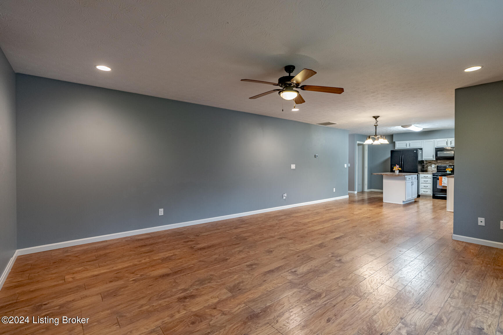 5200 Manor Dr