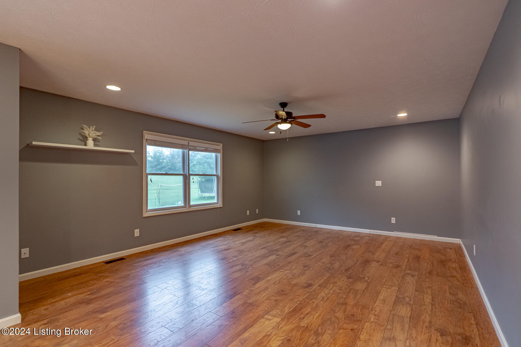 5200 Manor Dr