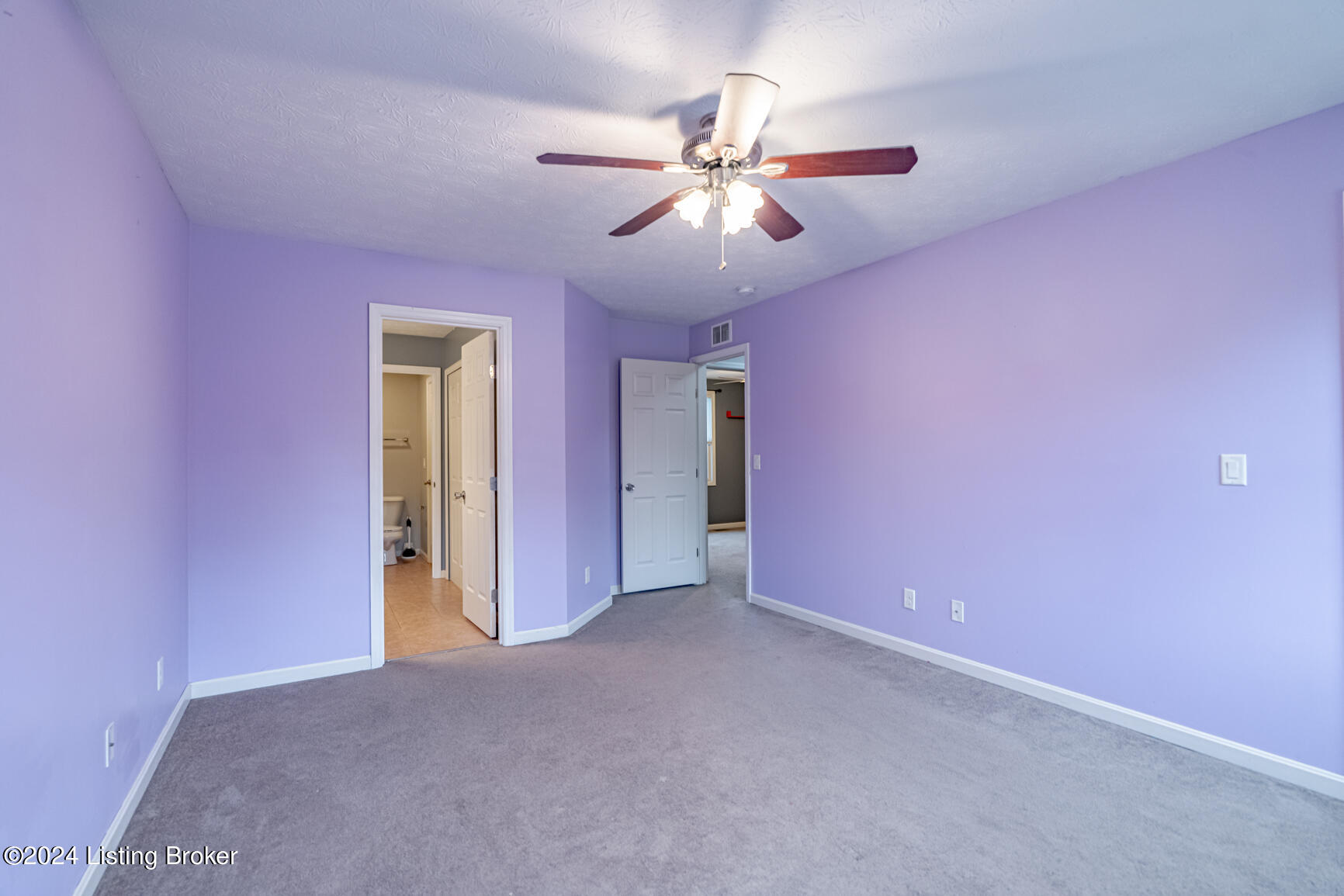 5200 Manor Dr