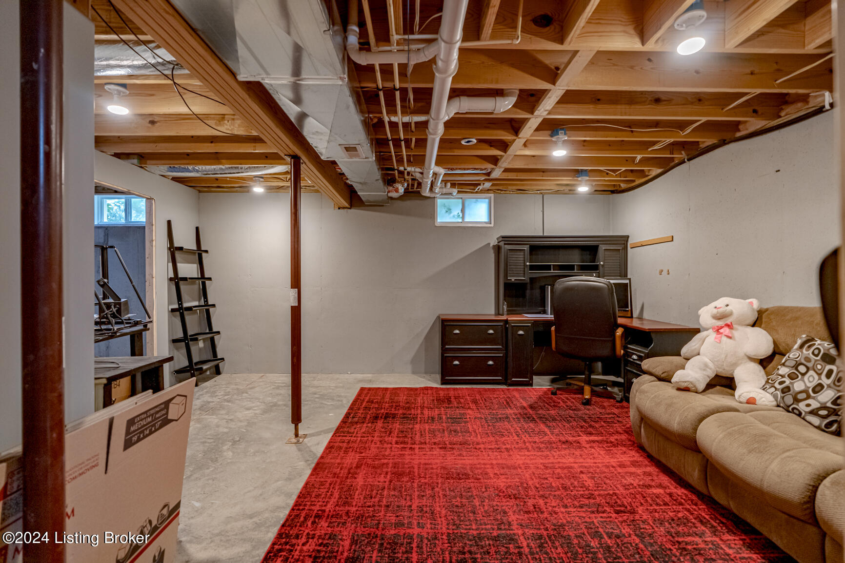 5200 Manor Dr