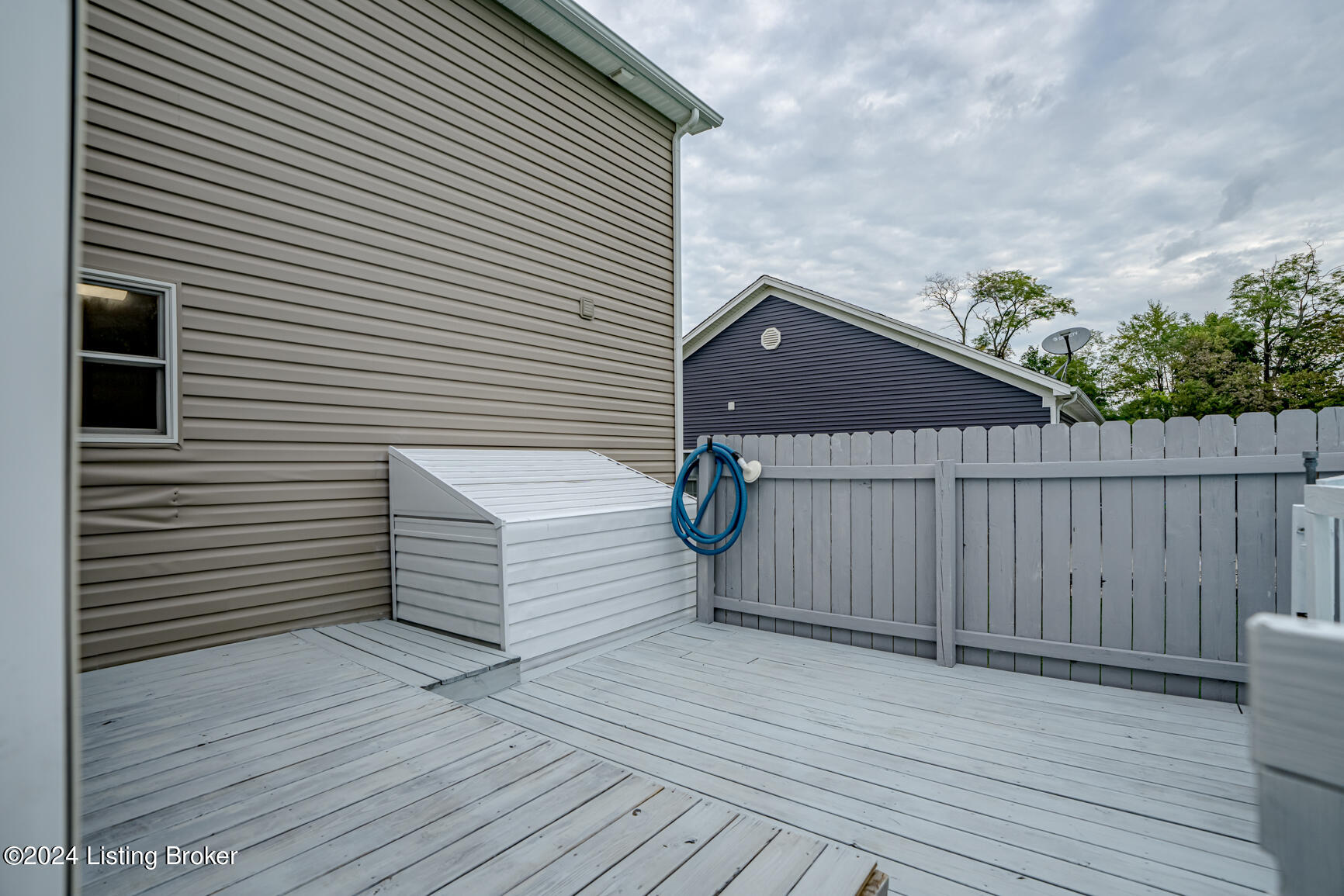 5200 Manor Dr