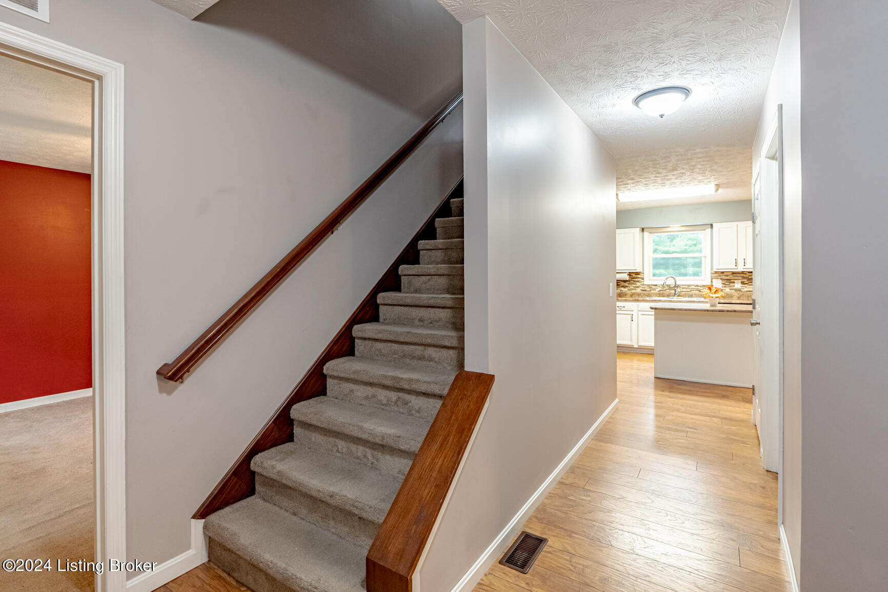 5200 Manor Dr