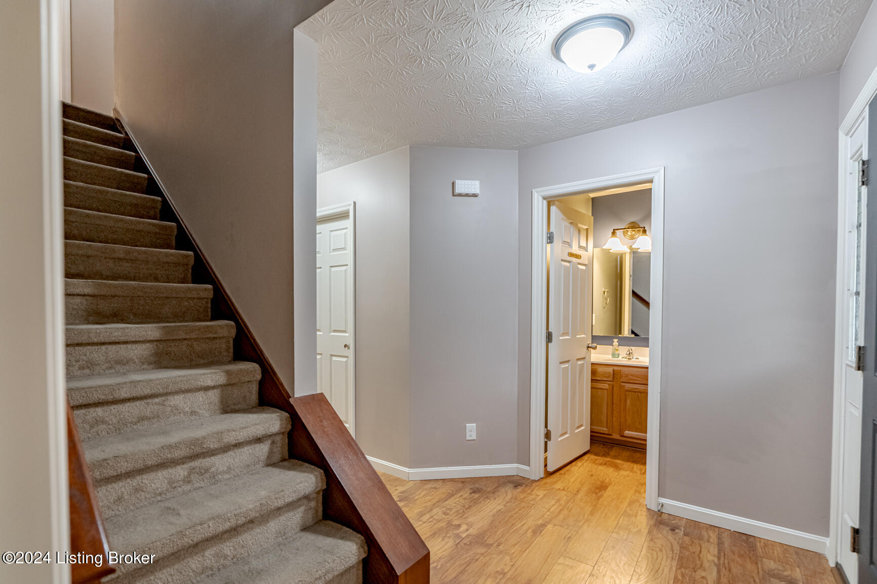 5200 Manor Dr