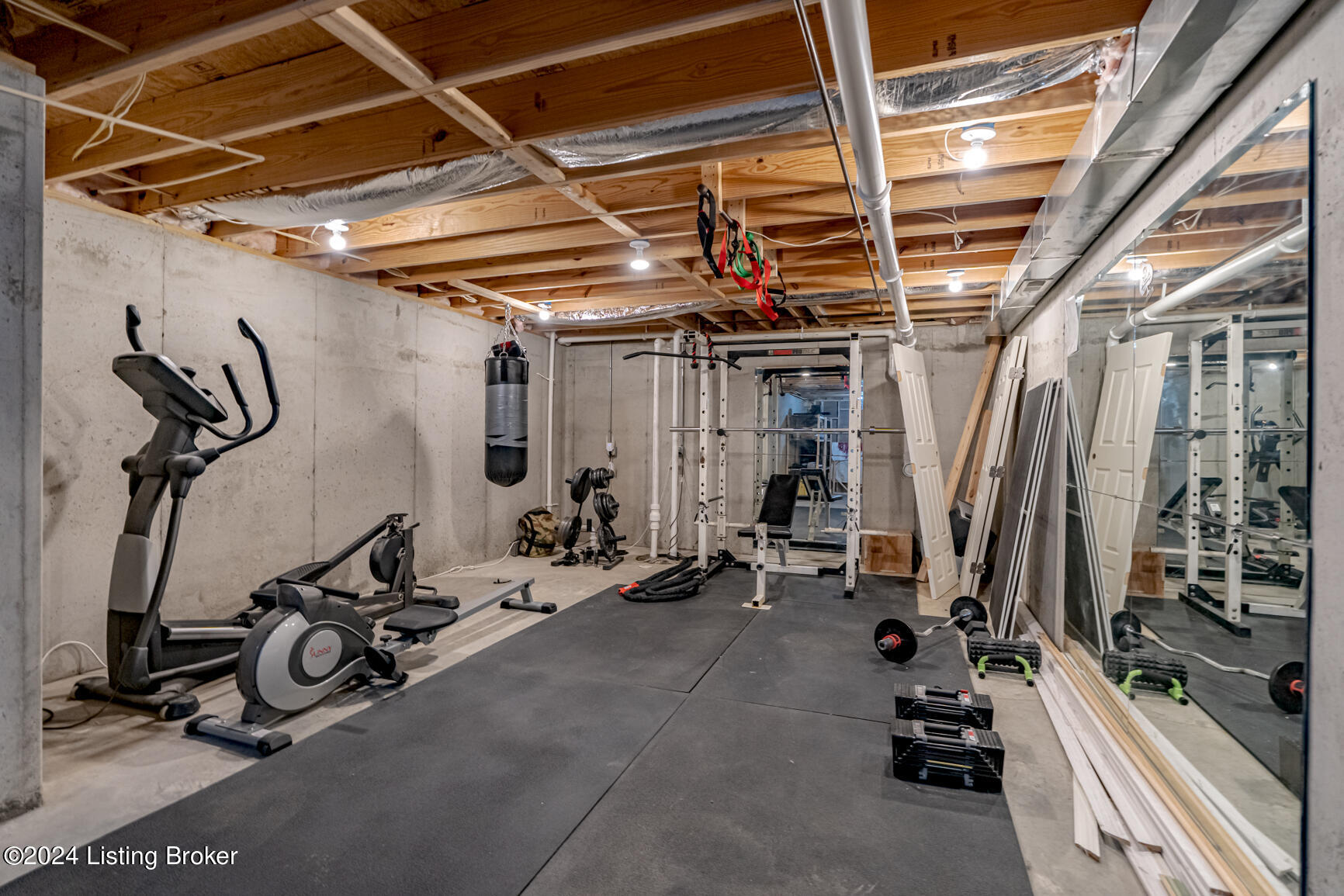 5200 Manor Dr