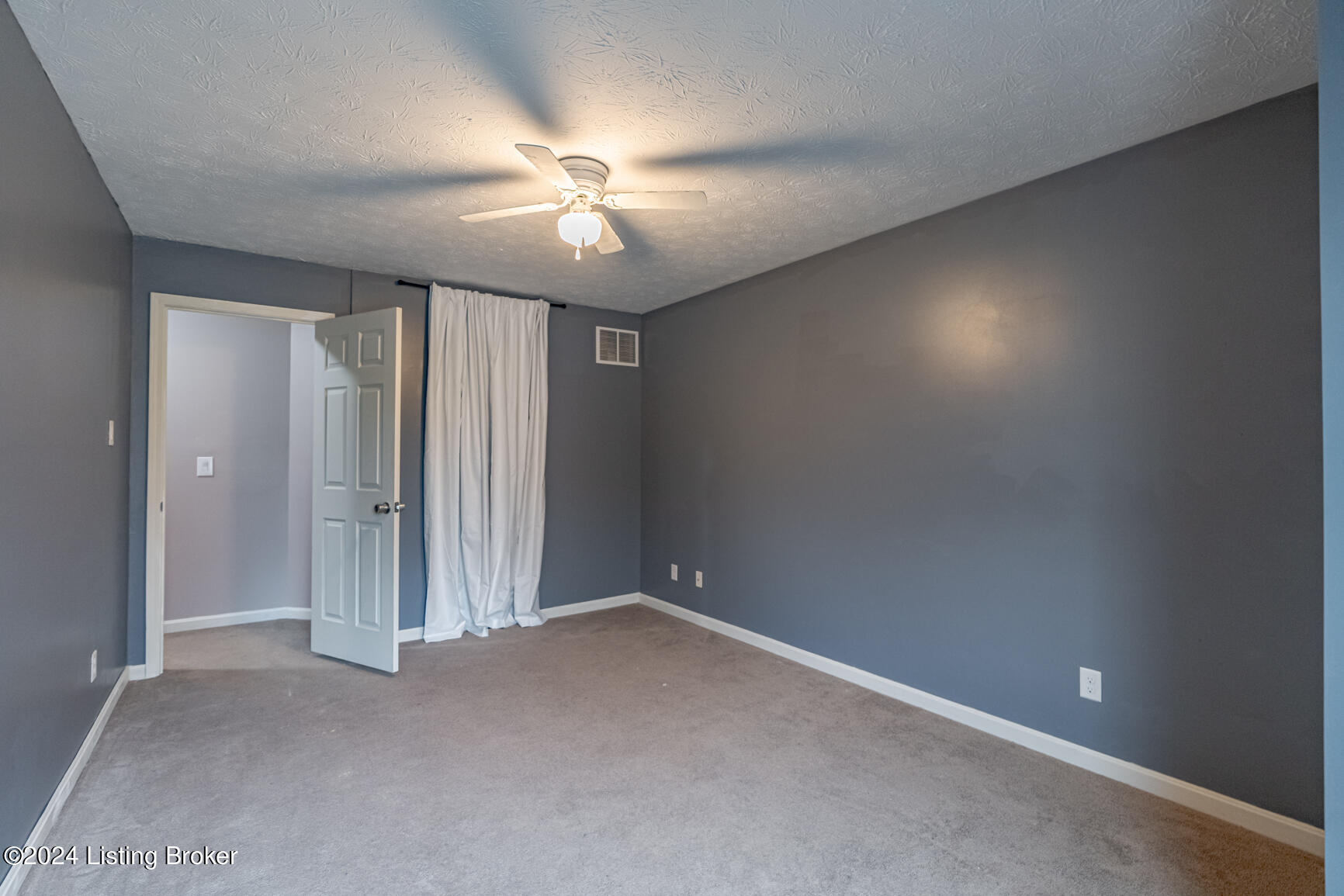 5200 Manor Dr