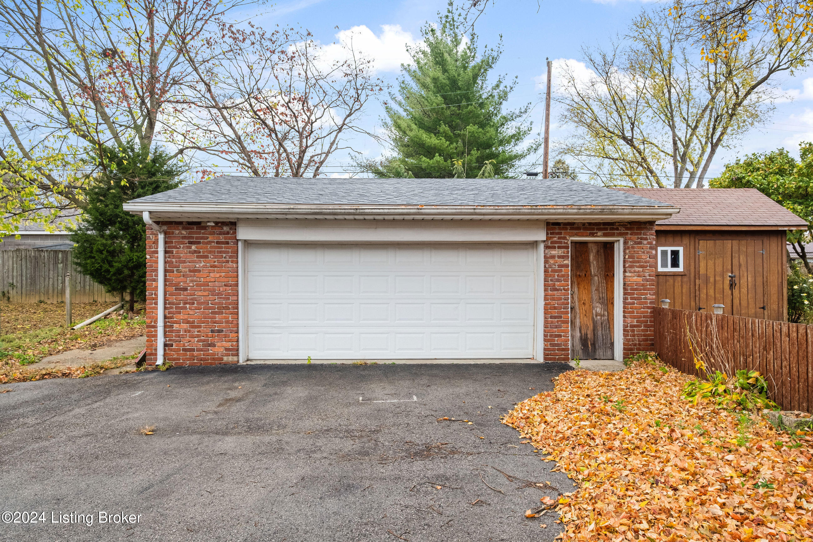 3713 Whitehall Ct