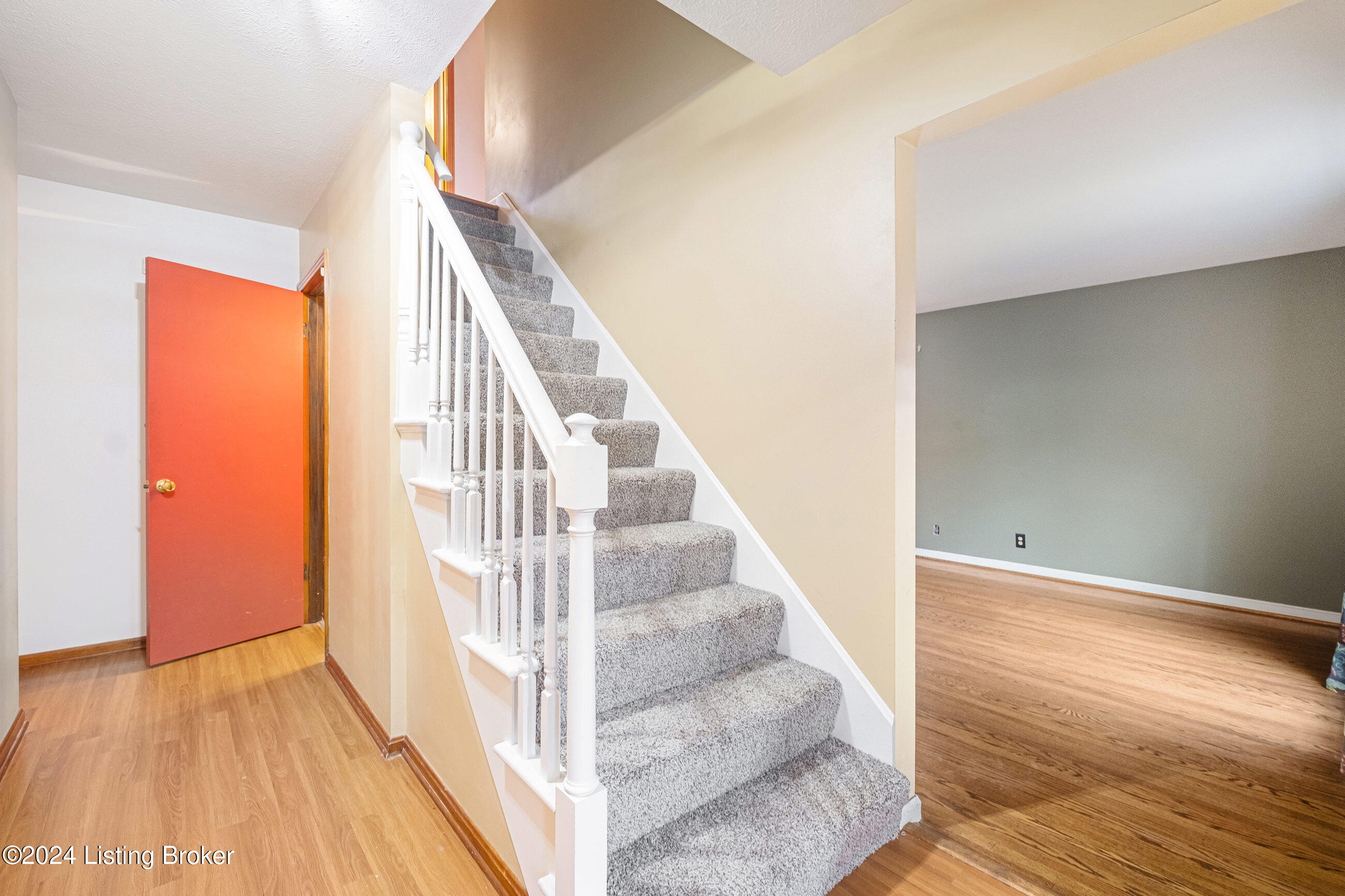 3713 Whitehall Ct