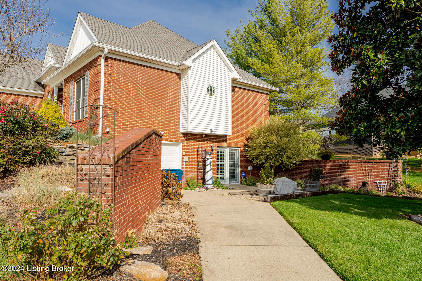 1262 Pebble Dr